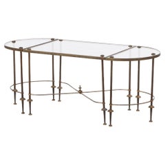Table basse trois pièces de style Directoire français en laiton et verre C 1960.
