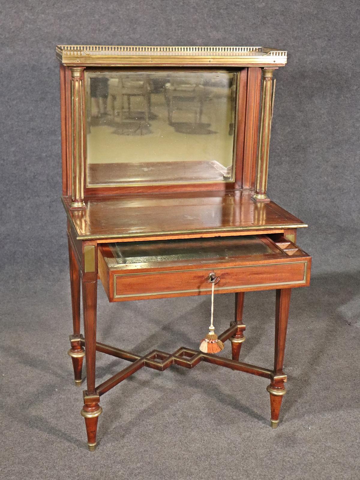 French Directoire Style Brass Trimmed Leather Top Vanity Desk, Circa 1890 In Good Condition For Sale In Swedesboro, NJ