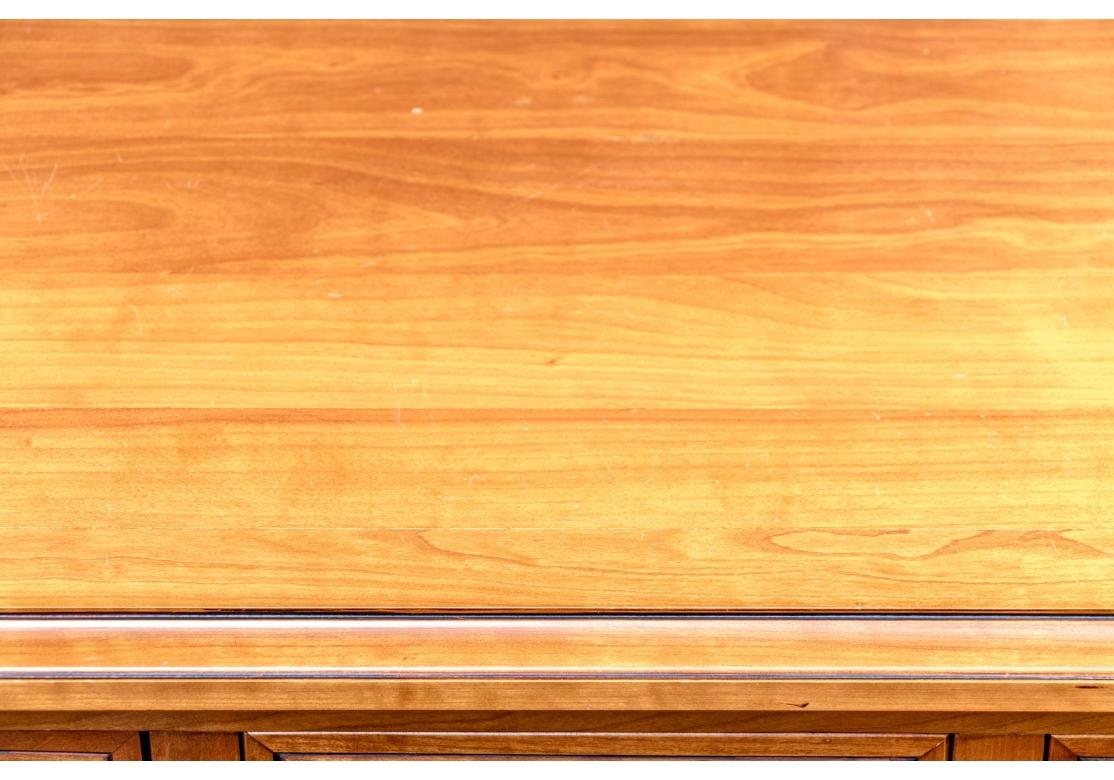 20ième siècle Commode de style Directoire en vente