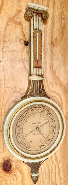 Französisches dekoratives Barometer im Directoire-Stil, cremefarben lackiert, vergoldet, polychromiert
