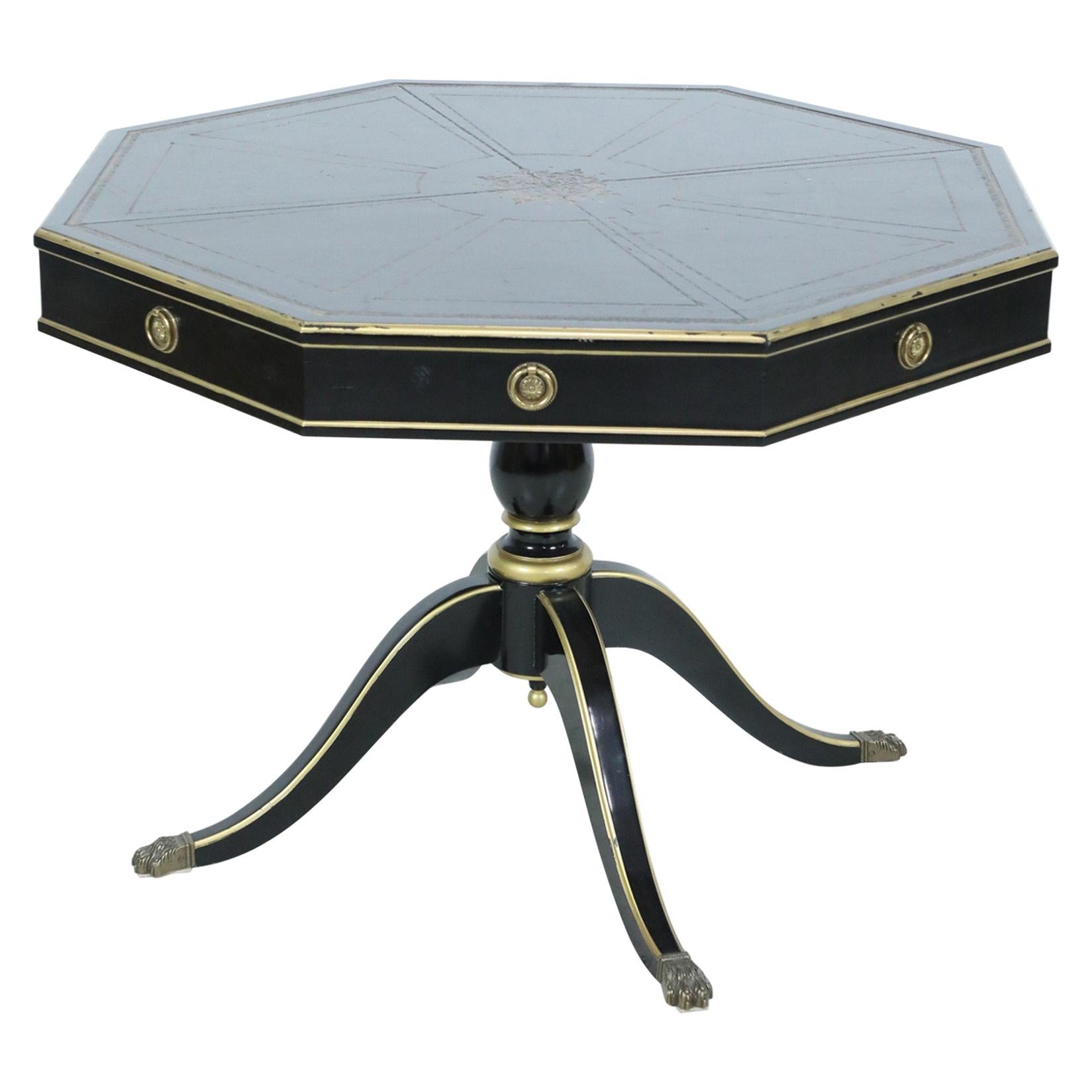 Table centrale hexagonale à piédestal en cuir noir et doré de style Directoire français