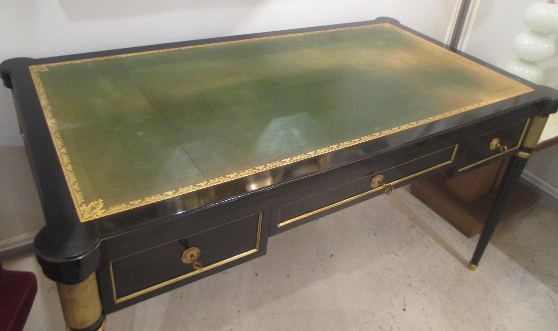 French Directoire-Style Leather-Top Bureau Plat/Writing Desk In Good Condition In New York, NY