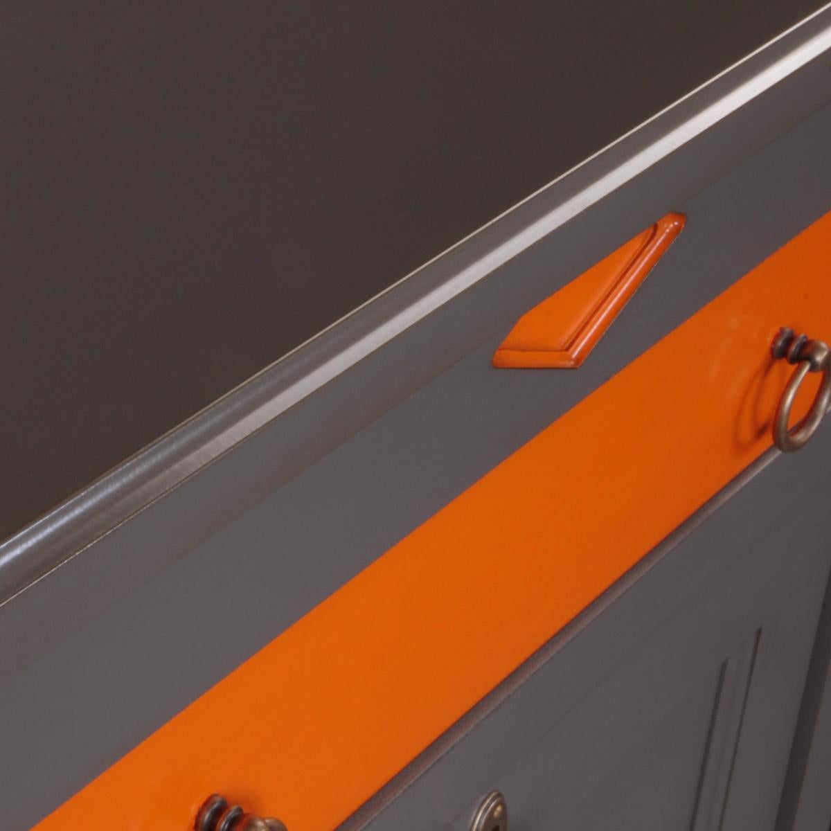 Escritorio Secretario Mediano-Grande Estilo Directoire Francés en Madera, Naranja y Gris Siglo XXI y contemporáneo en venta
