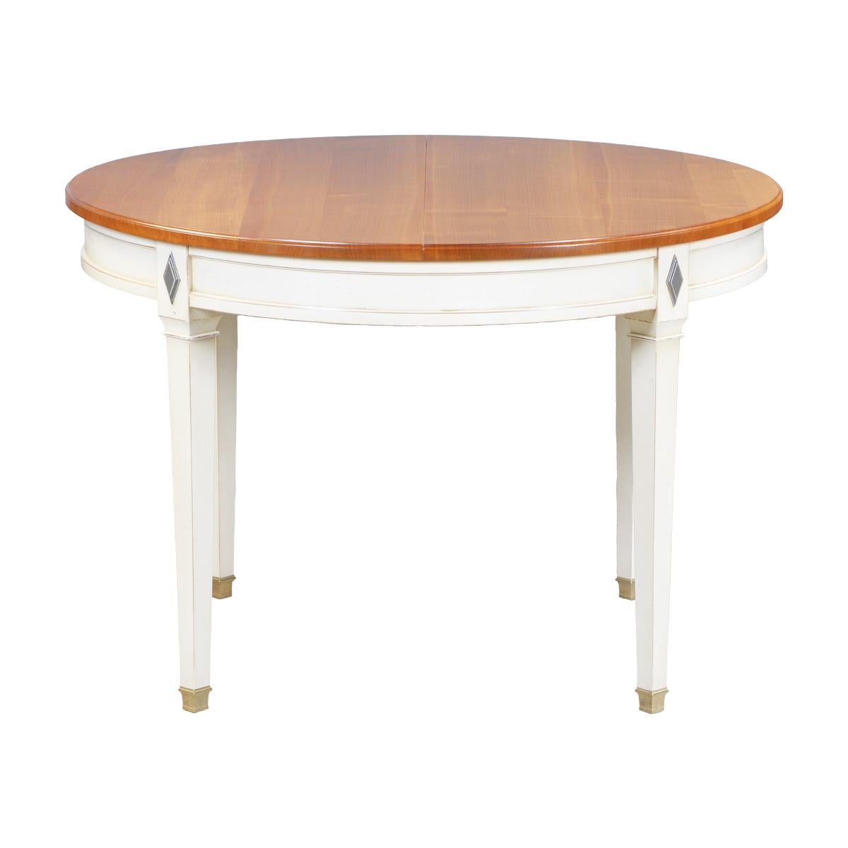 Contemporary French Directoire style round Table in solid cherry wood, white-cream lacquered For Sale