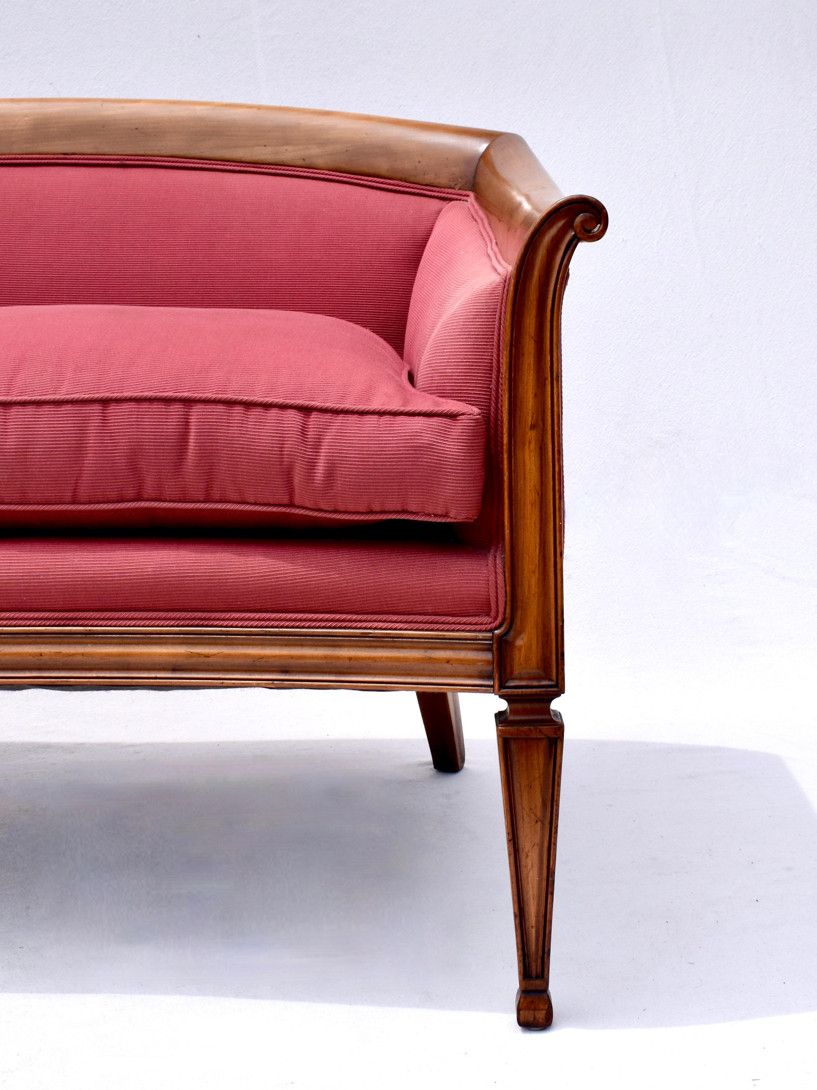 Canapé de style Directoire français en cerisier en vente 7