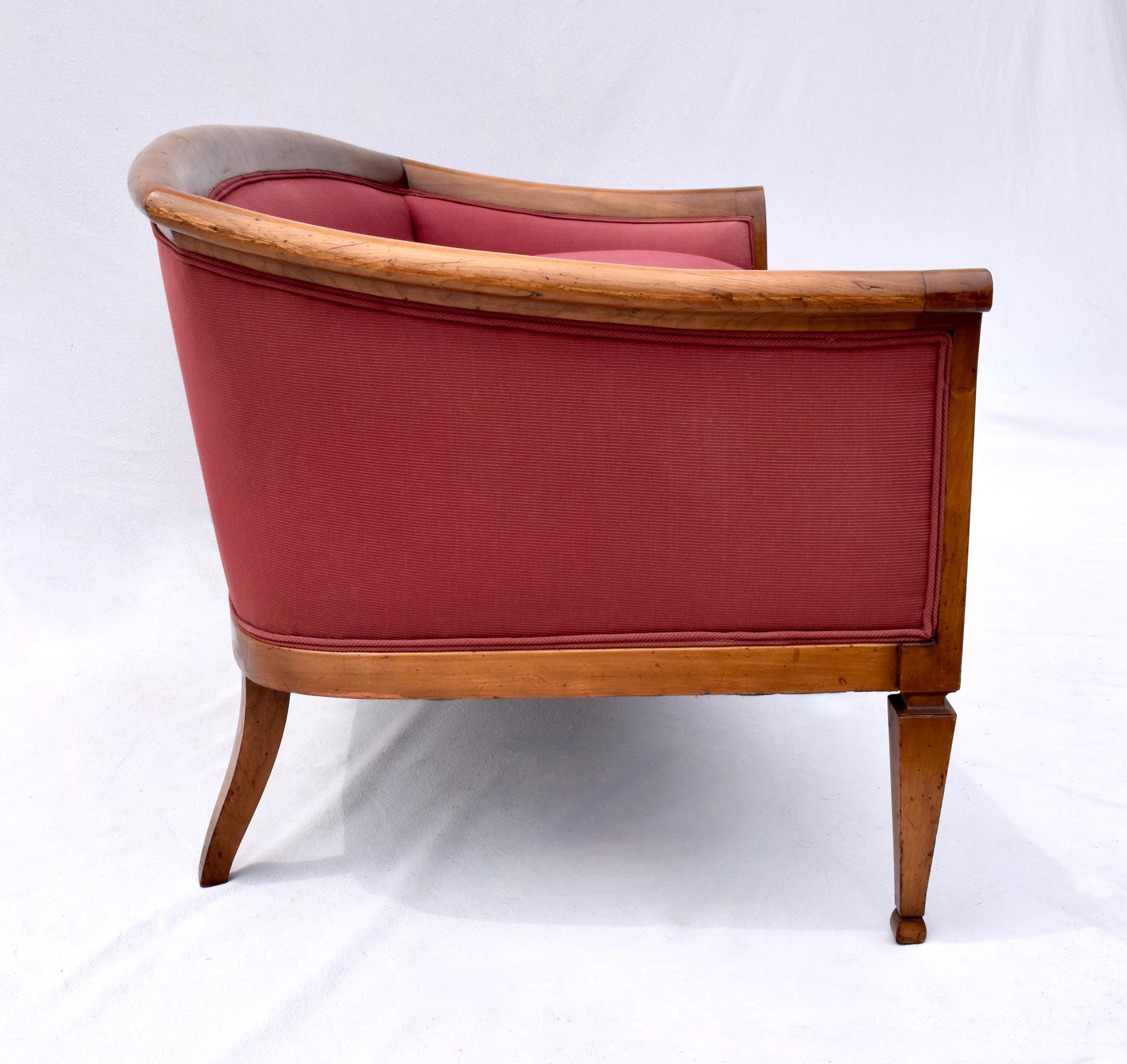 20ième siècle Canapé de style Directoire français en cerisier en vente