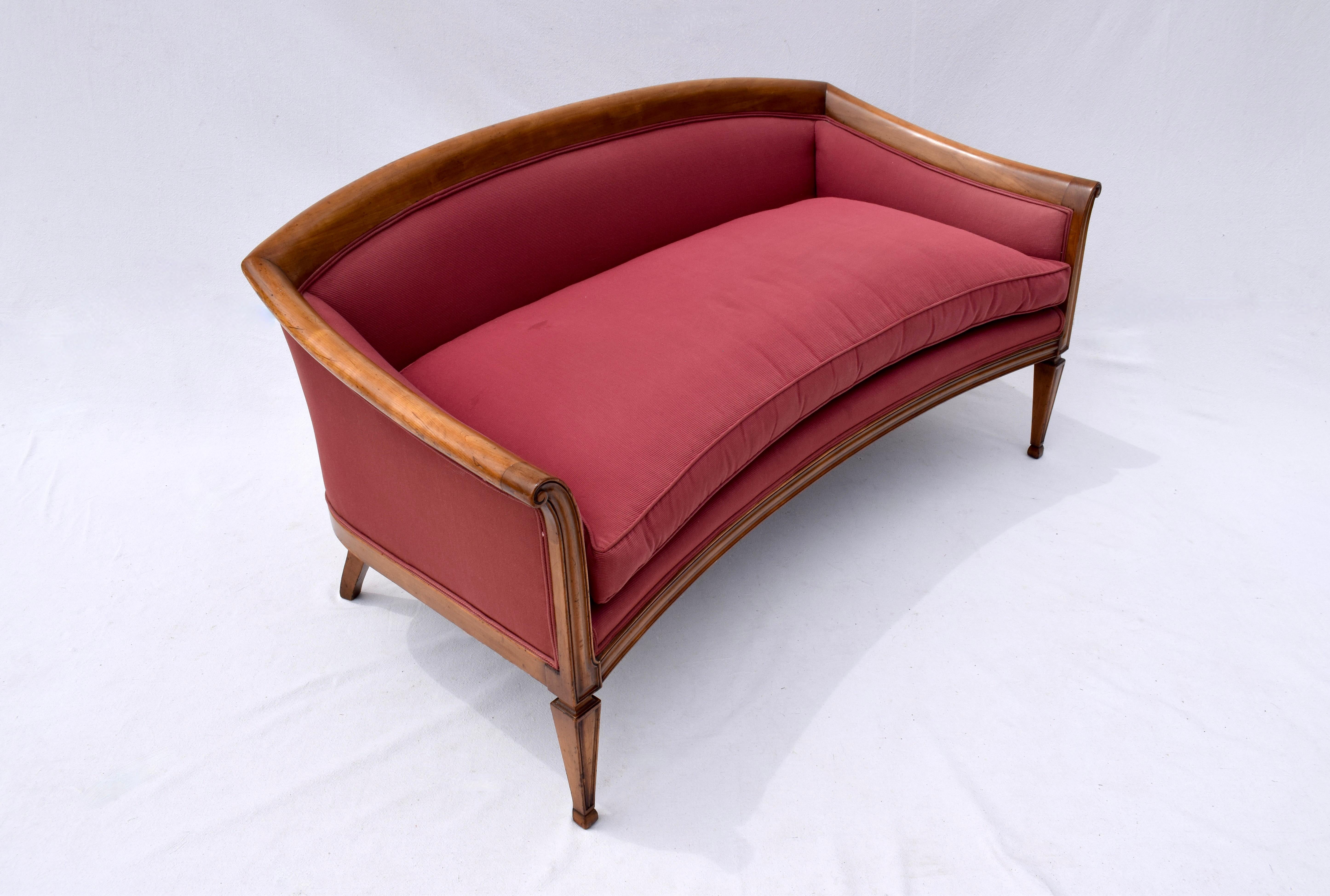 Canapé de style Directoire français en cerisier en vente 1