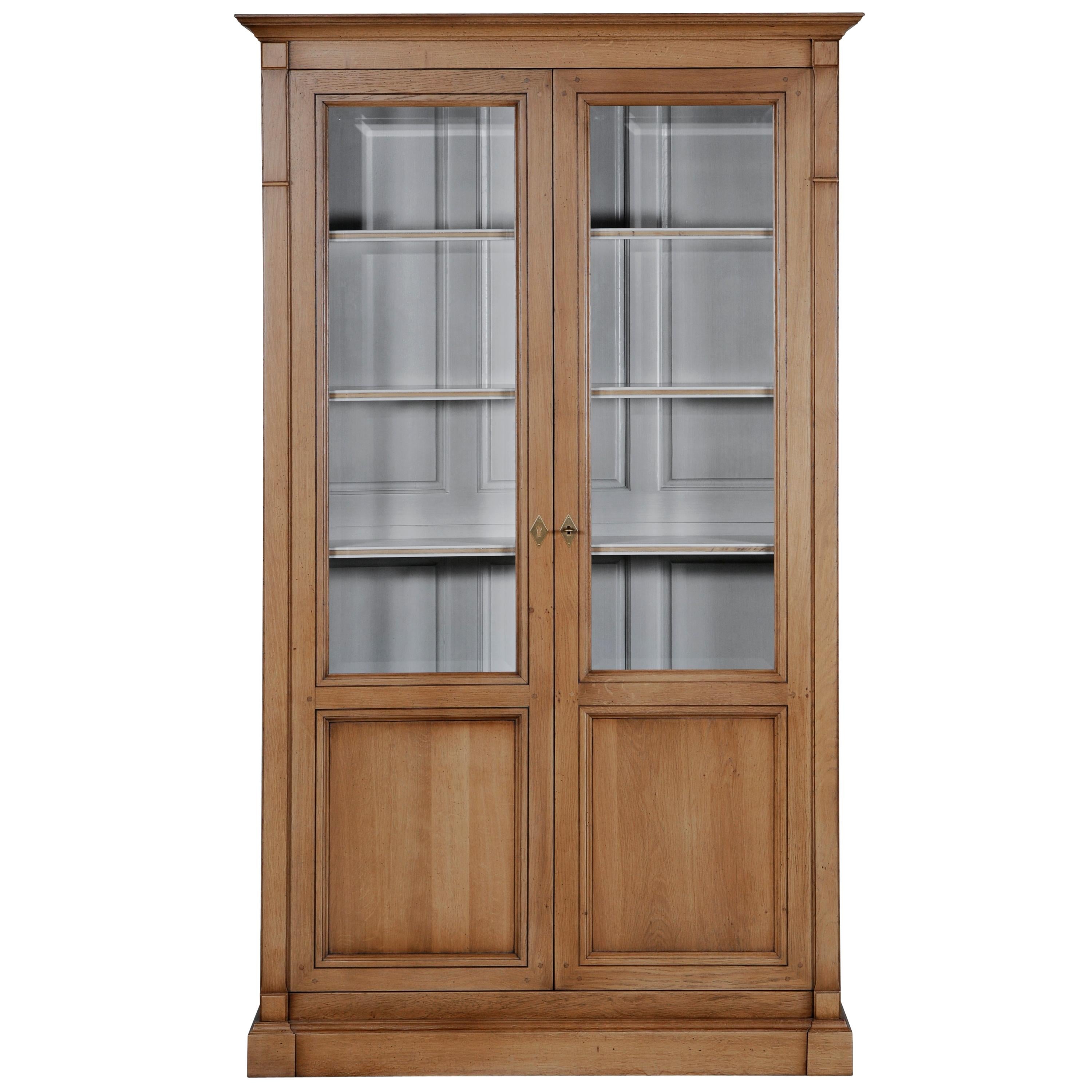 This Vitrine is a handmade reproduction of the French Directoire style at the end of the 18th century. This period is remarkable with its straight, classical and timeless lines.

The finish is made with a chestnut oak stain for the outside and a