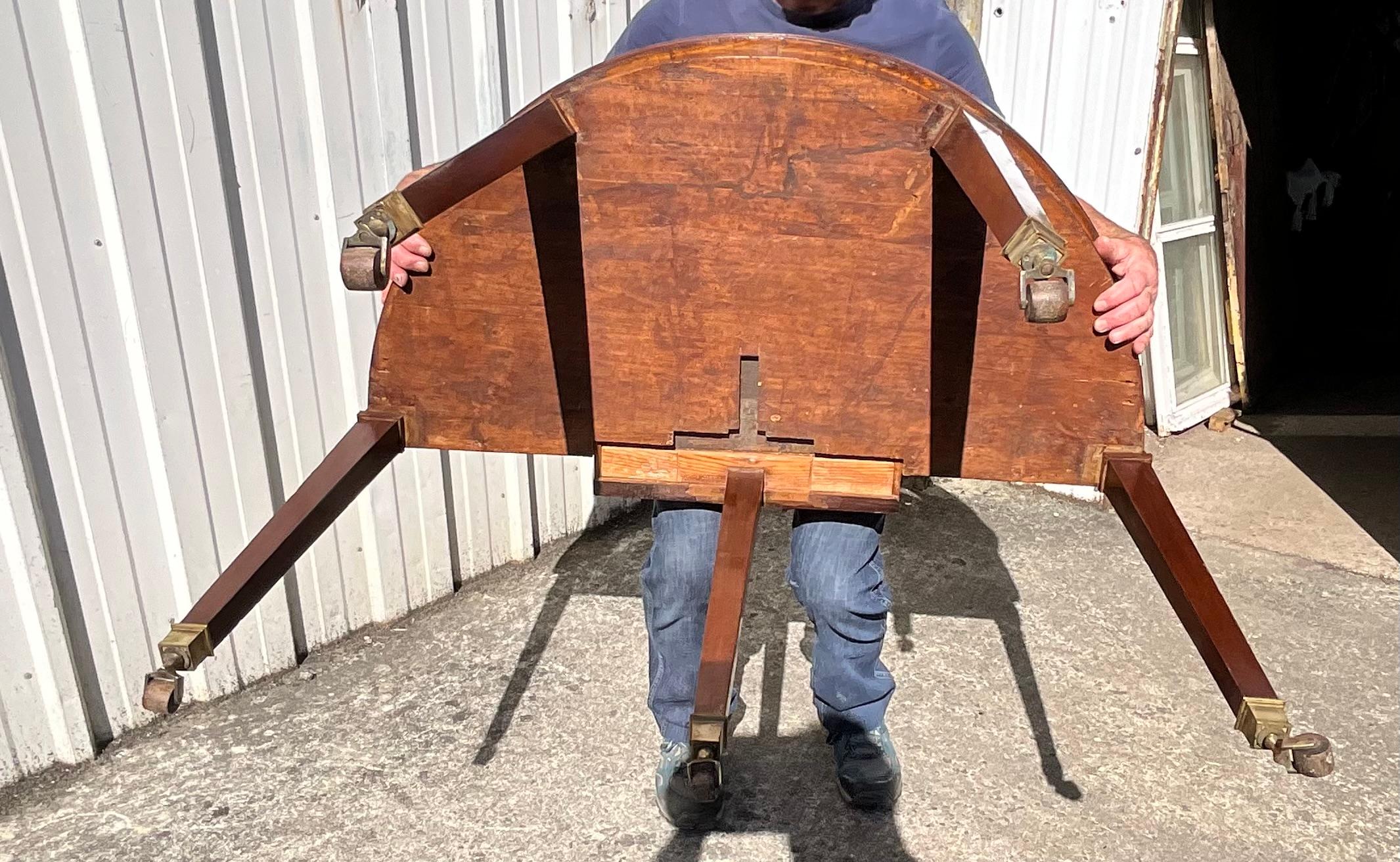 French Directoire Transformable Games Table, Late 18th – Early 19th Century In Good Condition For Sale In SAINT-CLÉMENT-DE-LA-PLACE, FR