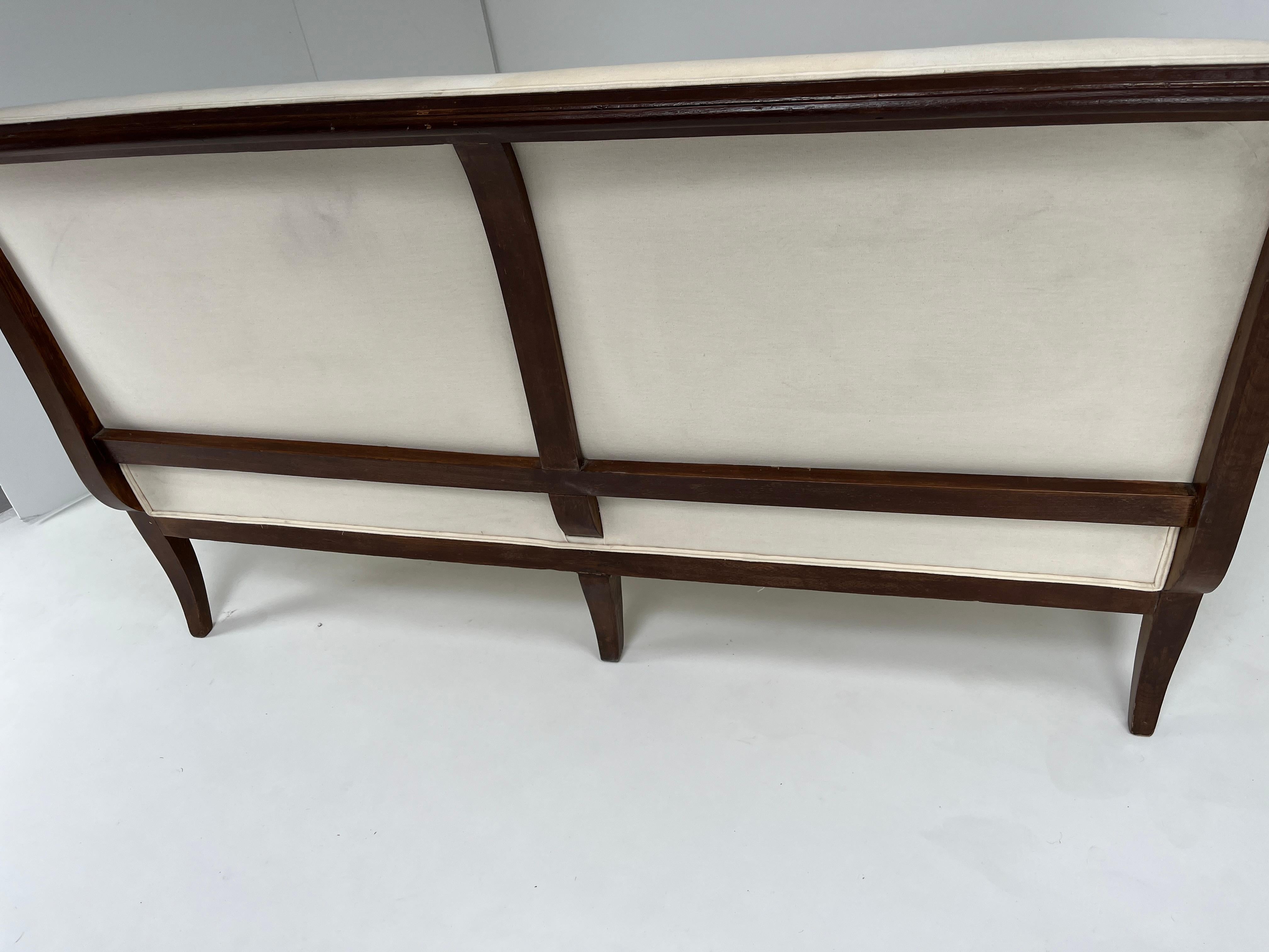 Divano francese Directoire in noce con rivestimento in lino In condizioni buone in vendita a Los Angeles, CA