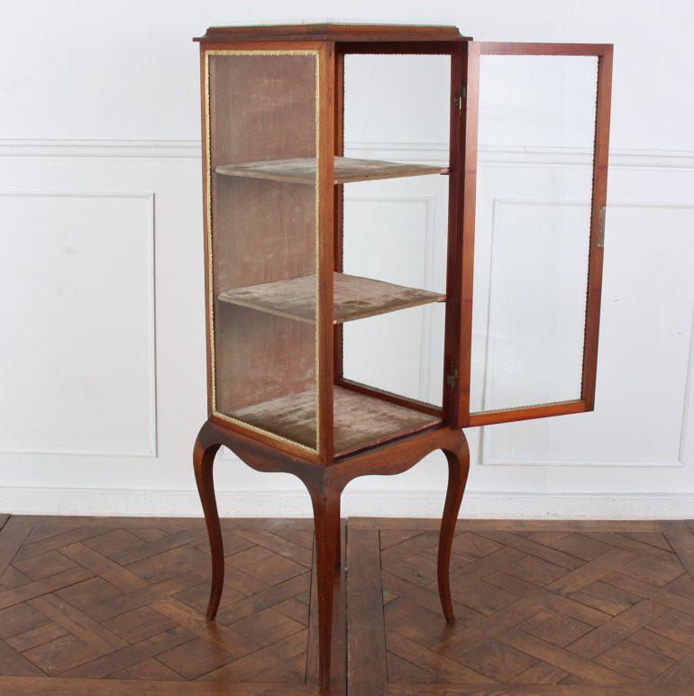 Delicate, transitional-design, solid mahogany, gilt, and bronze, display cabinet. Paris, circa 1920. Small footprint makes it very versatile throughout the home. Lovely marble insert on top.




   
