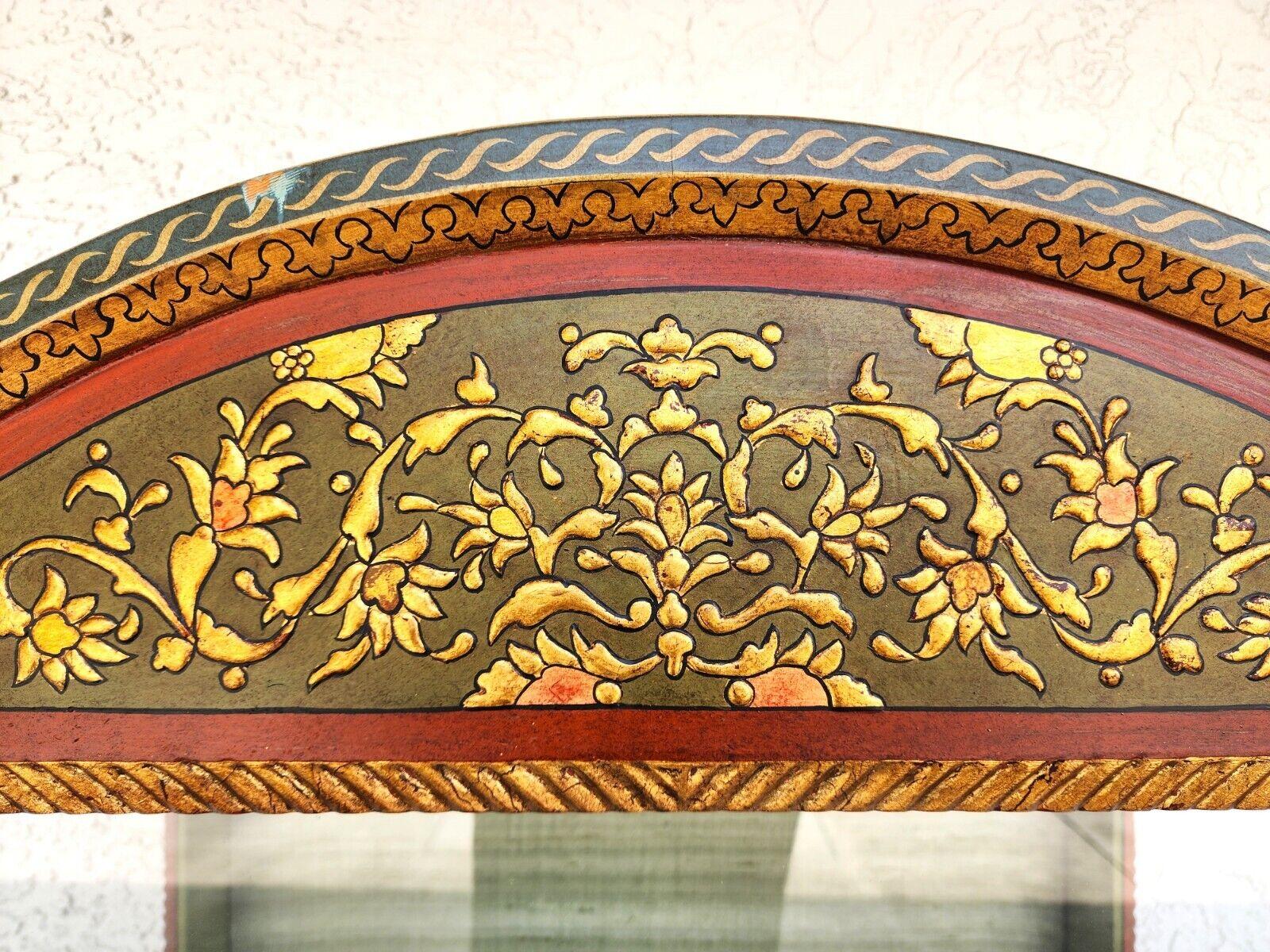 Französischer Vitrinenschrank aus vergoldetem Holz, handbemalt, Curio (Glas) im Angebot
