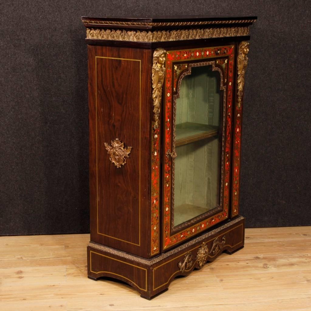 French Display Cabinet in Painted Wood with Brass and Bronzes in Boulle Style In Good Condition In Vicoforte, Piedmont