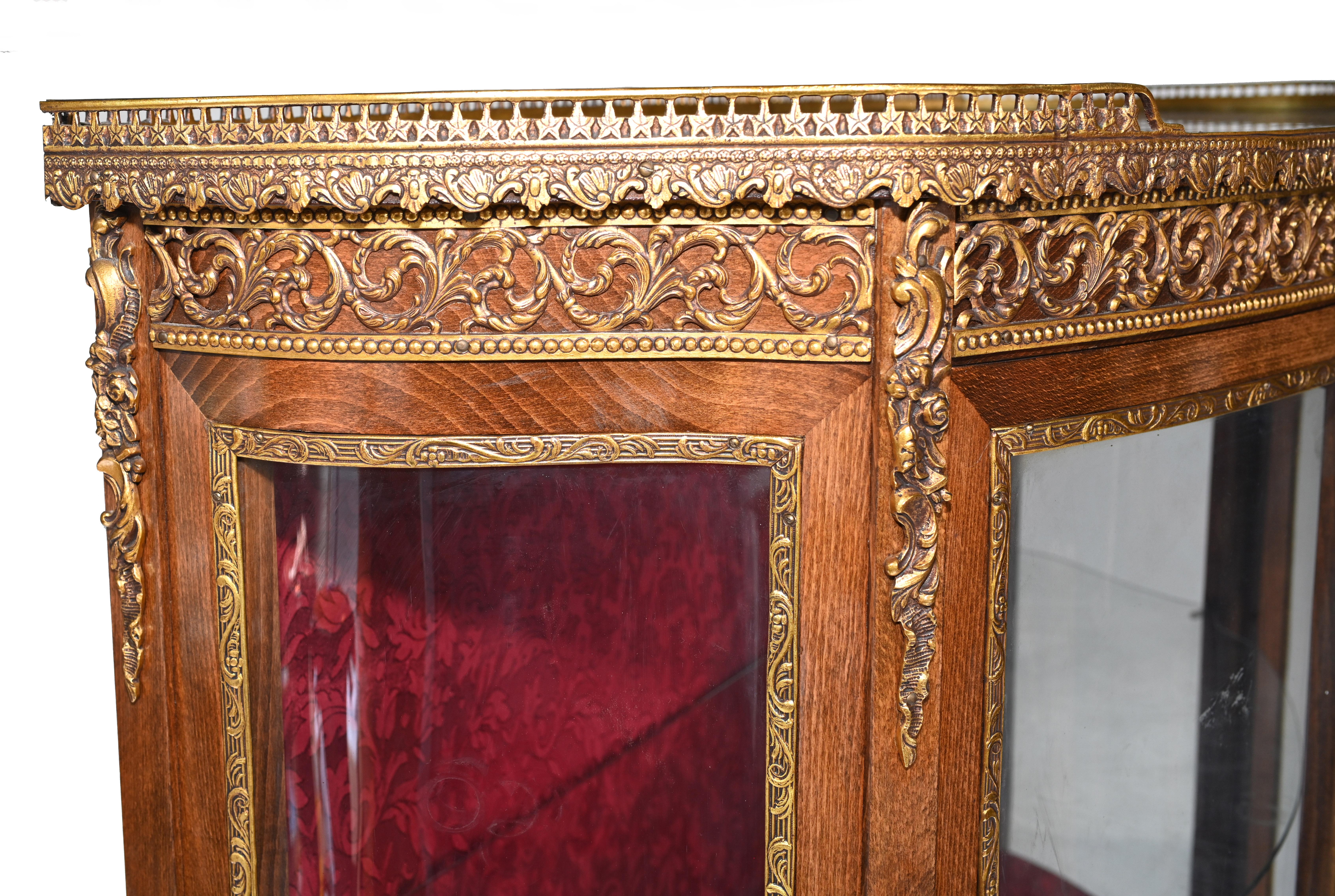 French Display Cabinet Vernis Martin Painted Bijouterie 1900 For Sale 7