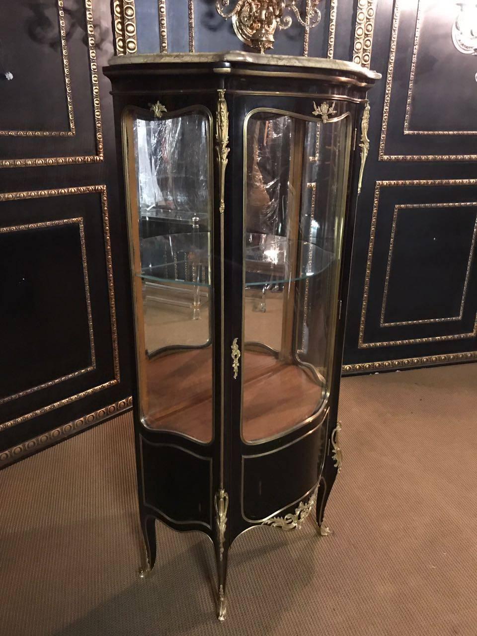 French Display Case Vitrine in the antique Louis XV Style beech veneer For Sale 2