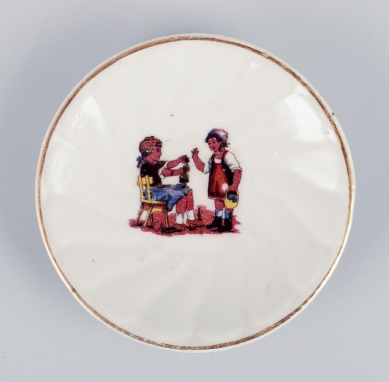 French dolls dinnerware/childrens tea set in porcelain.  For Sale 2