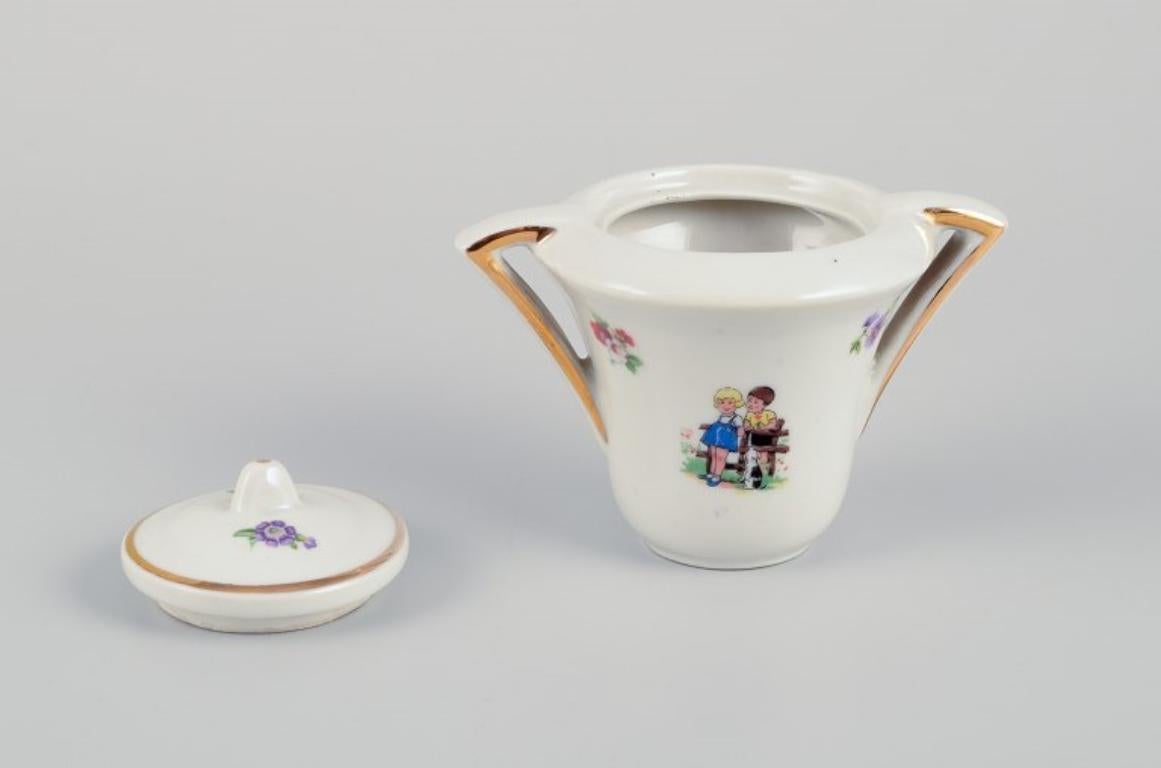 French dolls dinnerware/childrens tea set in porcelain. For Sale 3