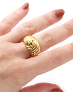 French dome croissant ring in solid 18k gold, gadroon ring, 1980's