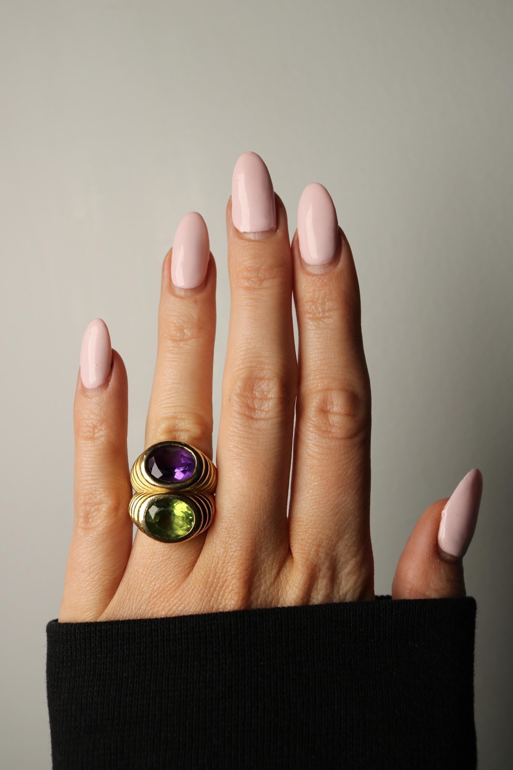 French Doppio Ring Peridot Amethyst Double Row Ring in 18K Yellow Gold en vente 3