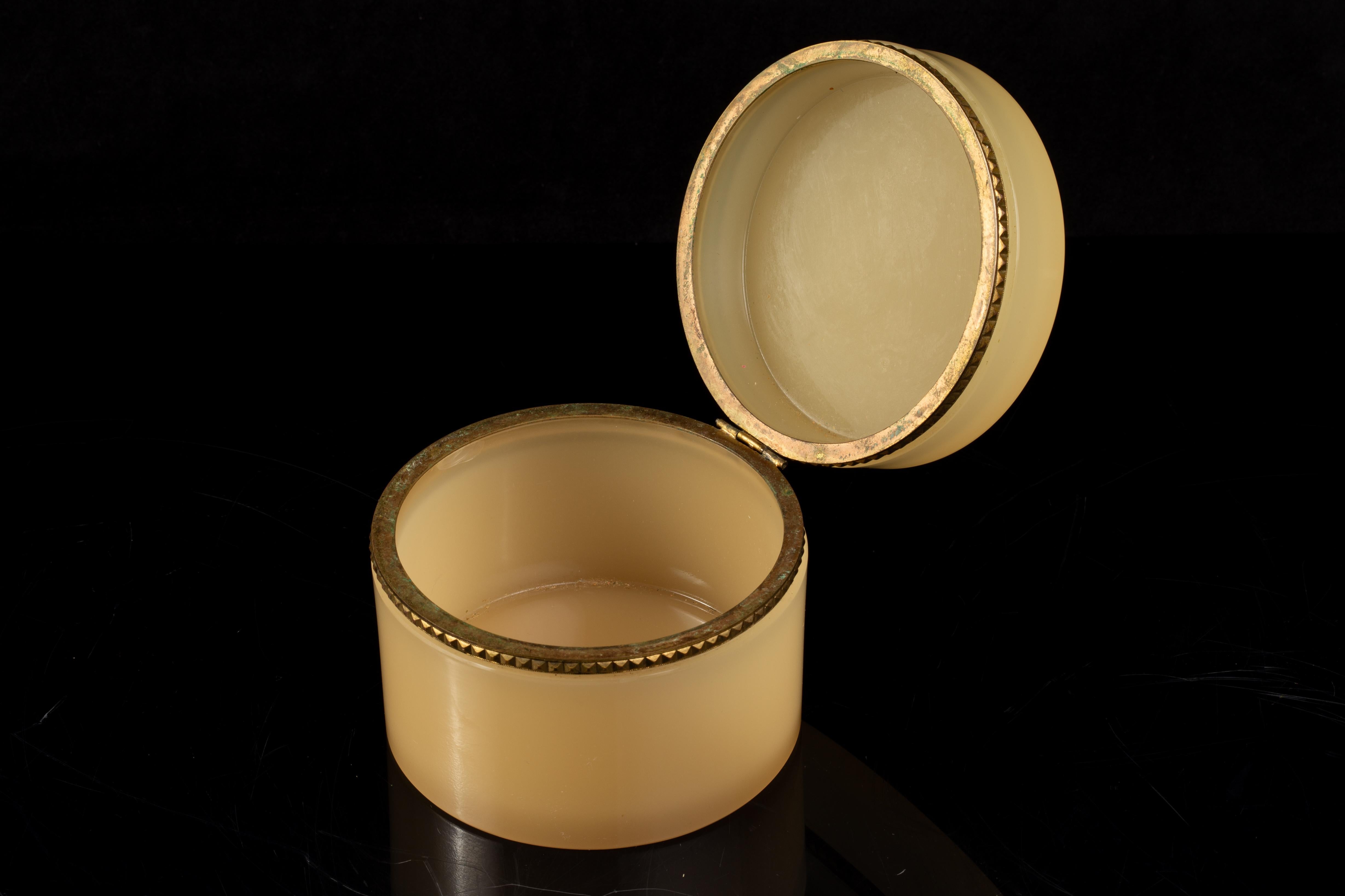 French Doré Bronze Mounted Peach Opaline Crystal Round Covered Box For Sale 1