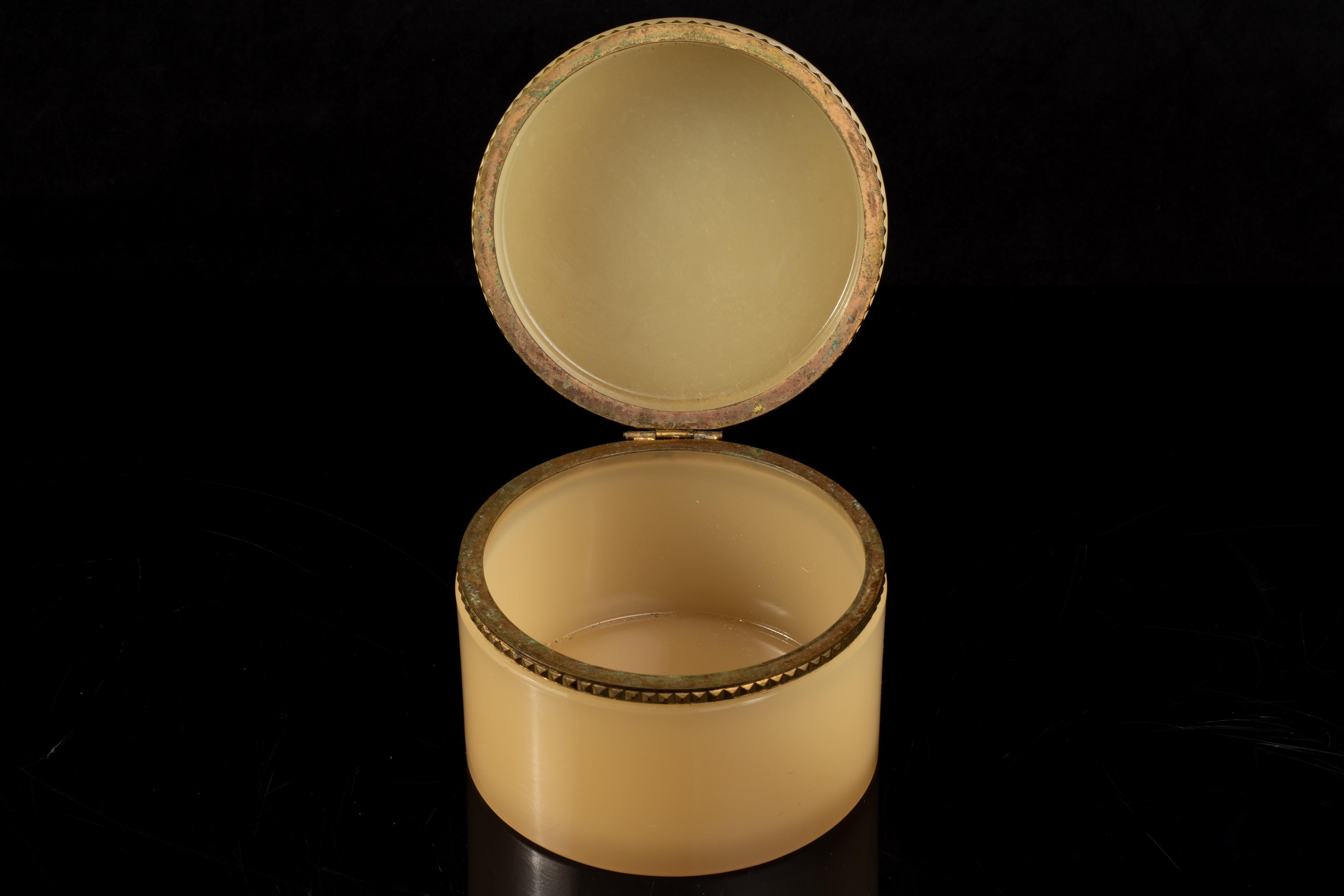 French Doré Bronze Mounted Peach Opaline Crystal Round Covered Box For Sale 2