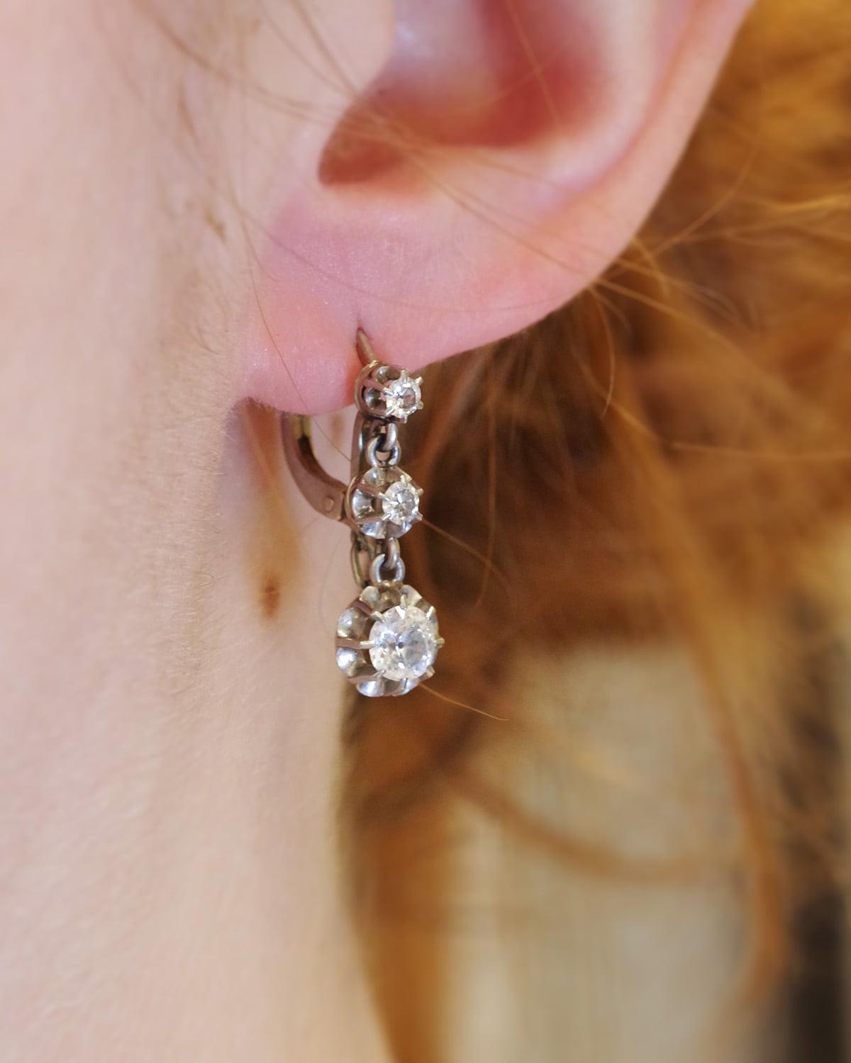 Belle Époque French dormeuses diamond earrings 0.72 ct in 18k gold For Sale