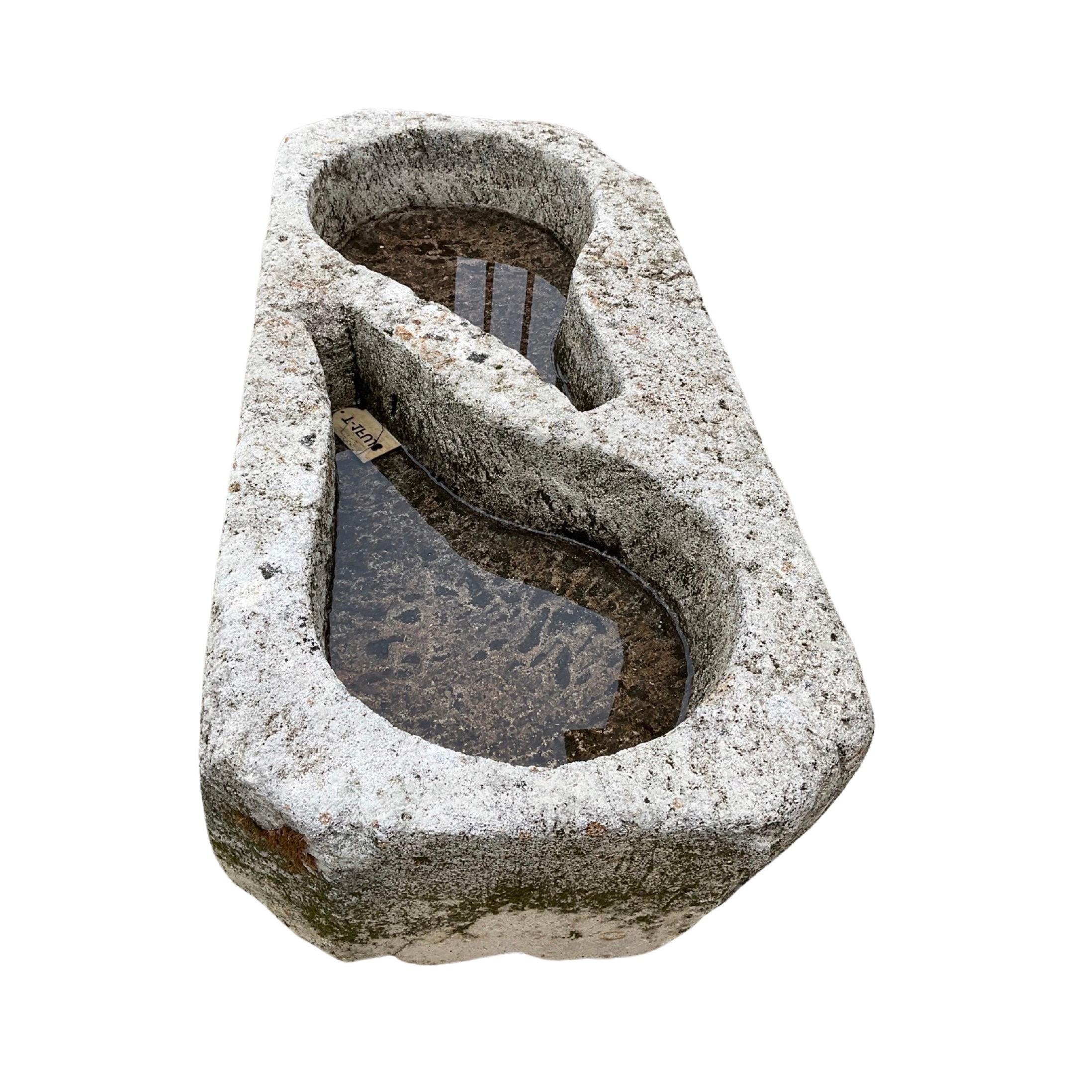 XVIIIe siècle et antérieur Abreuvoir français à double bassin en pierre calcaire en vente