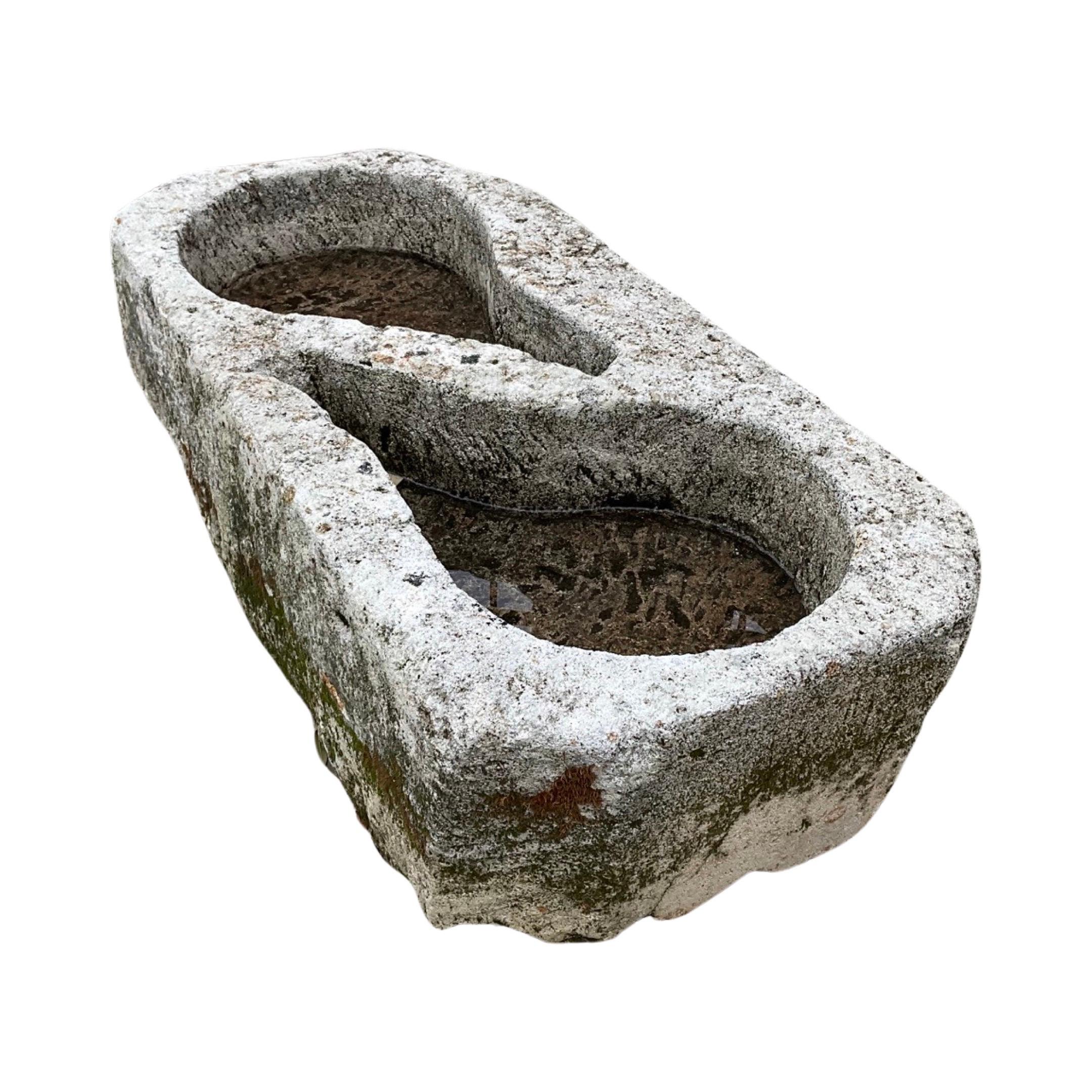 Calcaire Abreuvoir français à double bassin en pierre calcaire en vente