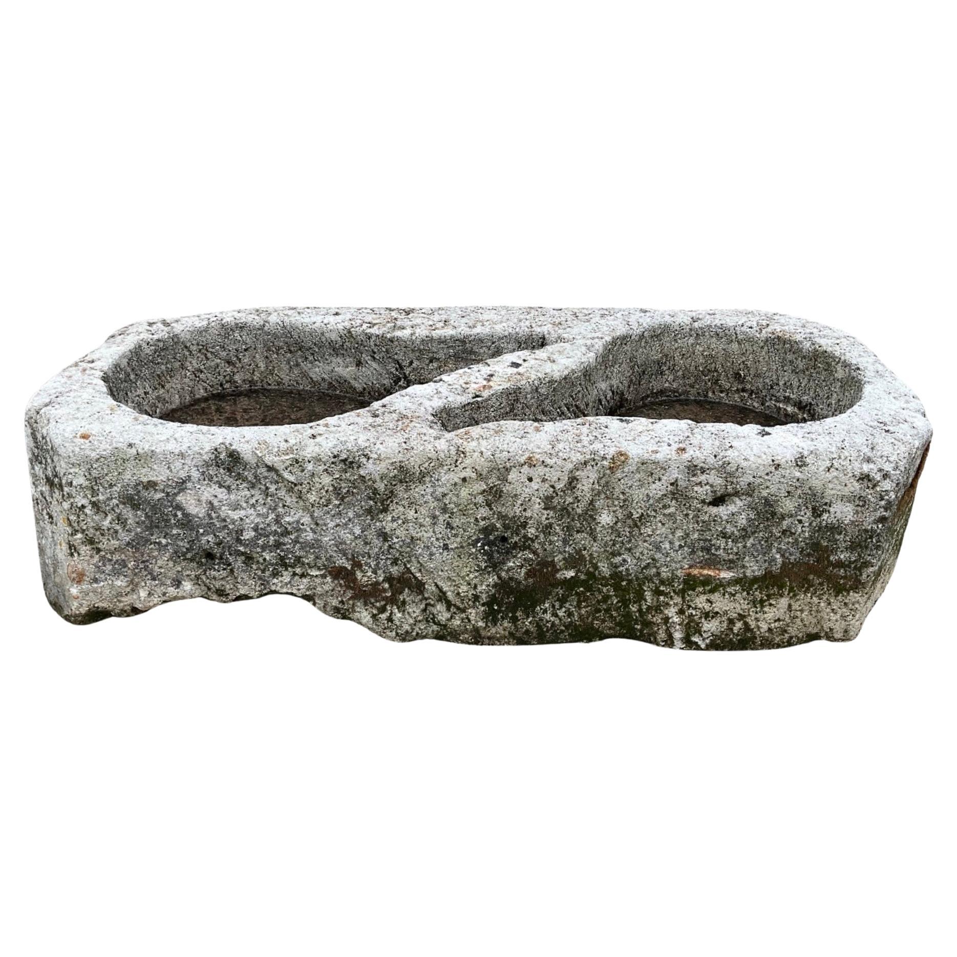 Abreuvoir français à double bassin en pierre calcaire en vente