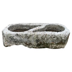 Abreuvoir français à double bassin en pierre calcaire