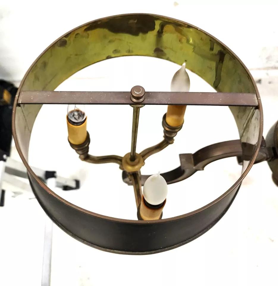 Lampadario francese a doppia bouillotte in ottone del 1940 in vendita 7