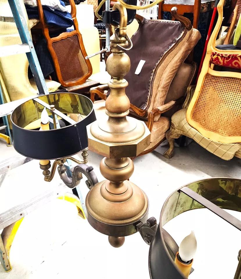 Lampadario francese a doppia bouillotte in ottone del 1940 in vendita 12