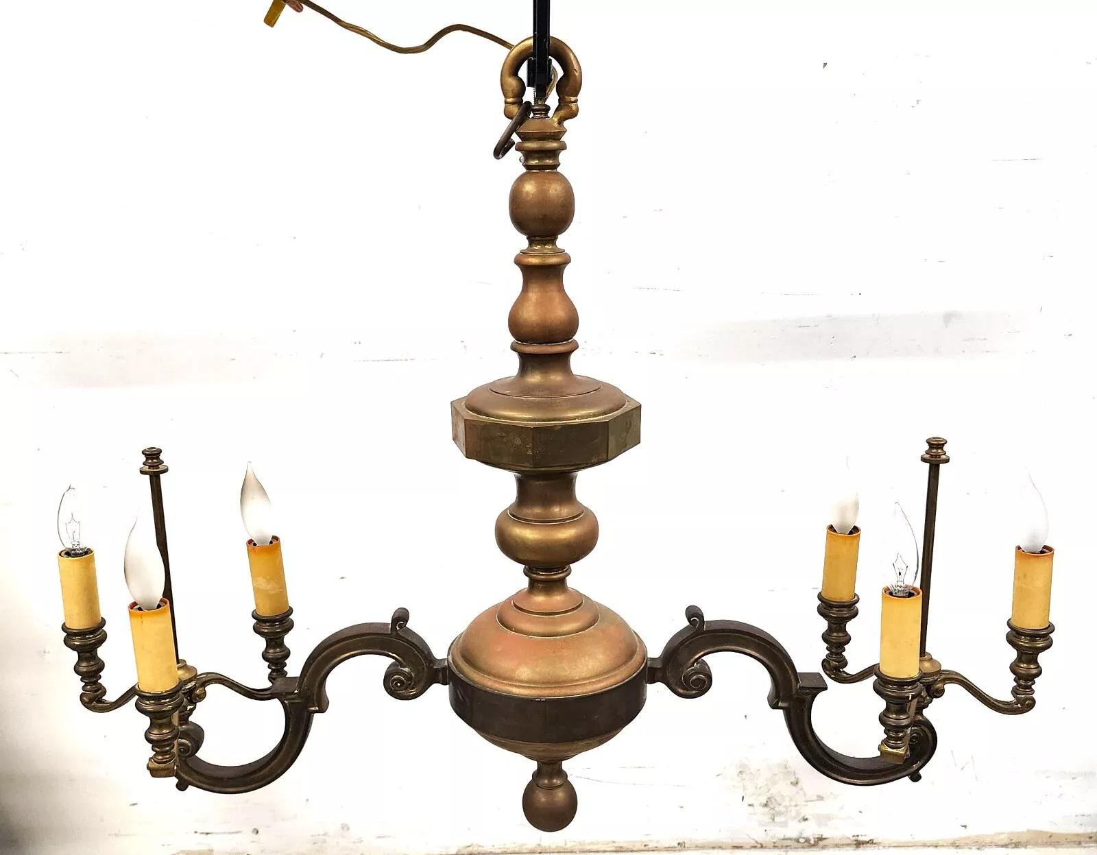 Stile provenzale Lampadario francese a doppia bouillotte in ottone del 1940 in vendita