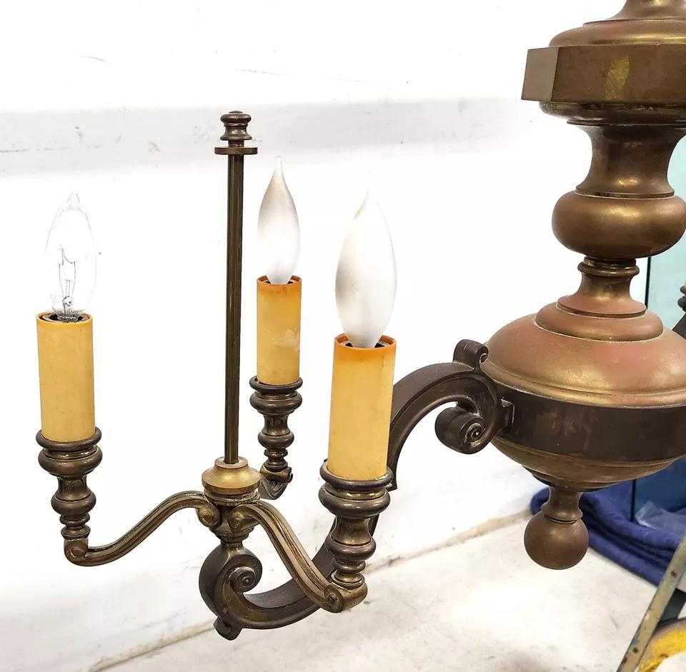 Lampadario francese a doppia bouillotte in ottone del 1940 in vendita 1