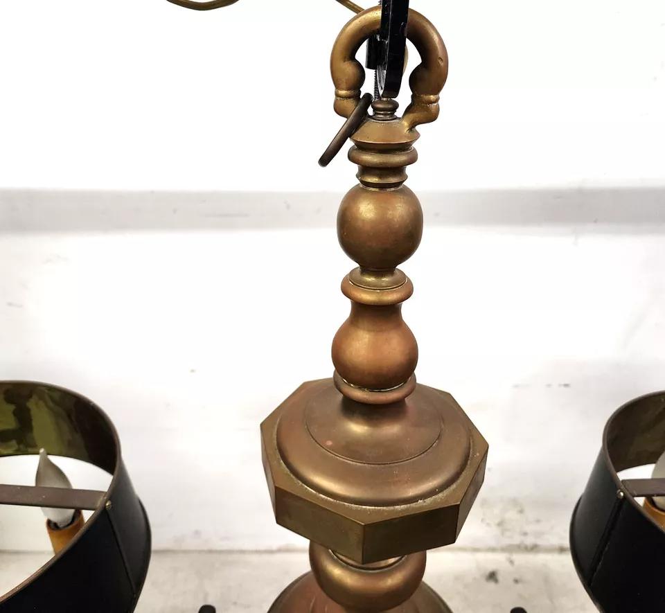 Lampadario francese a doppia bouillotte in ottone del 1940 in vendita 3