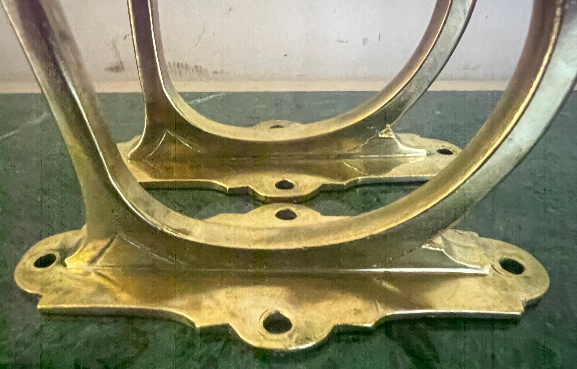 Doppi ganci francesi in ottone, anni '30 circa - set di 2 In condizioni buone in vendita a Ross, CA