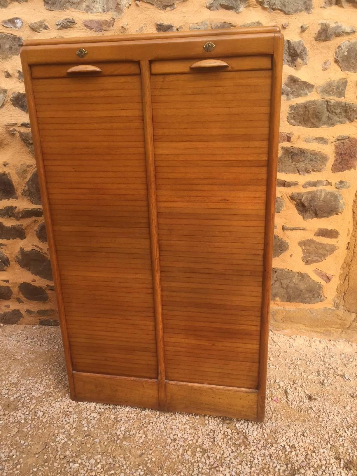 Very nice curtains oak document cabinet from the 1950s.
Nice patina.