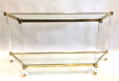 Console / table de salon française à deux niveaux en lucite, laiton et verre, Hermès