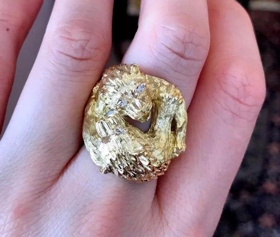 FRENCH Doppelter Löwe Schwerer strukturierter Ring mit Diamanten aus 18k Gelbgold (Marquiseschliff)