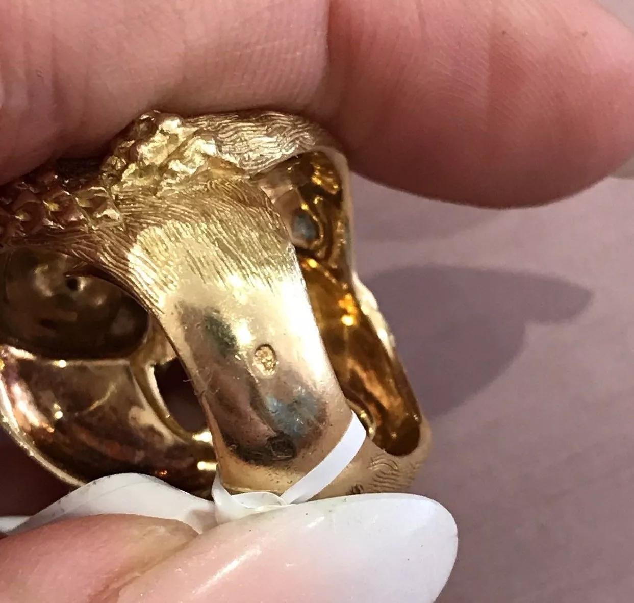 FRENCH Doppelter Löwe Schwerer strukturierter Ring mit Diamanten aus 18k Gelbgold Damen