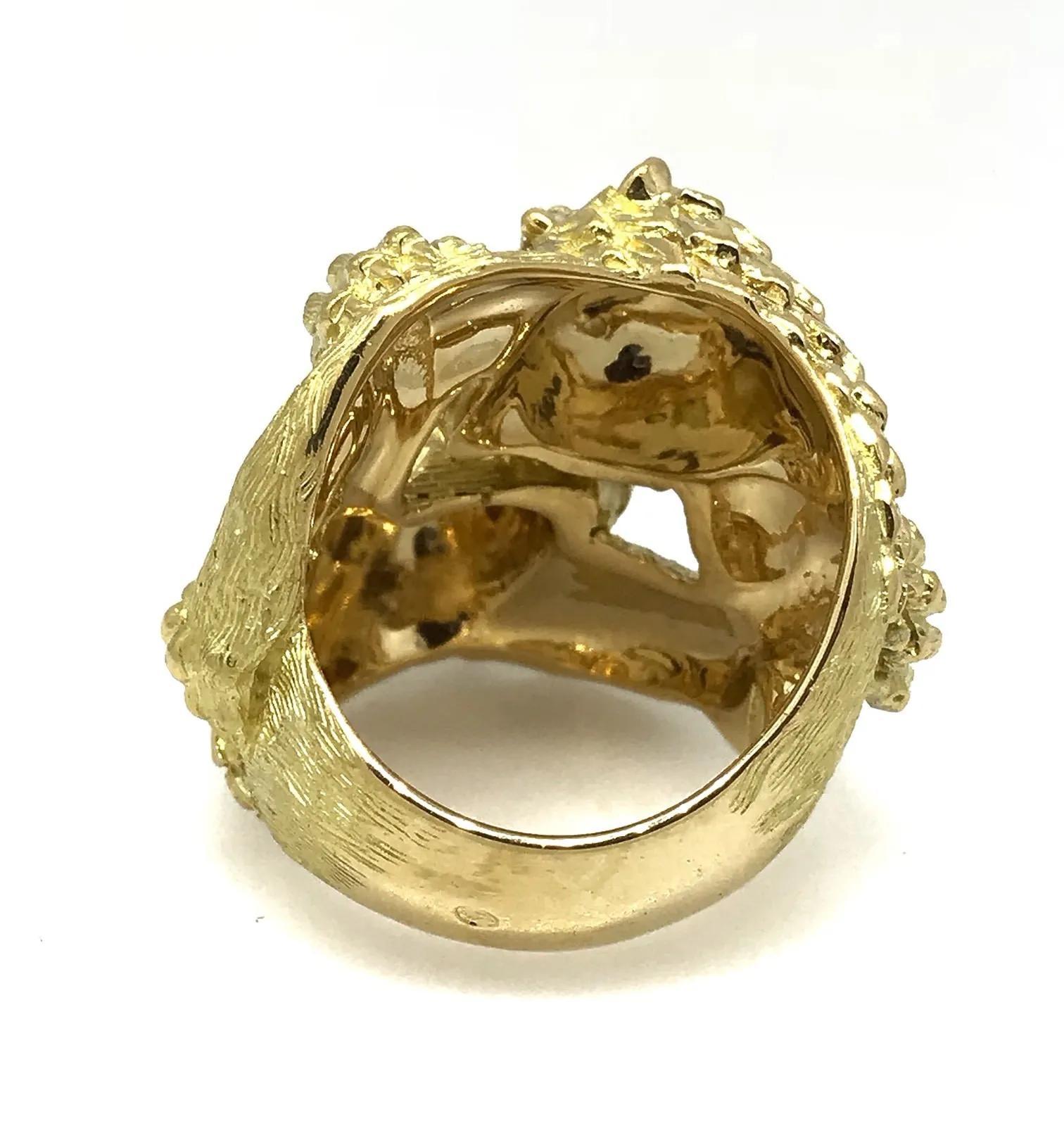 FRENCH Doppelter Löwe Schwerer strukturierter Ring mit Diamanten aus 18k Gelbgold 2