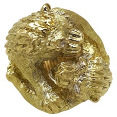 FRENCH Doppelter Löwe Schwerer strukturierter Ring mit Diamanten aus 18k Gelbgold