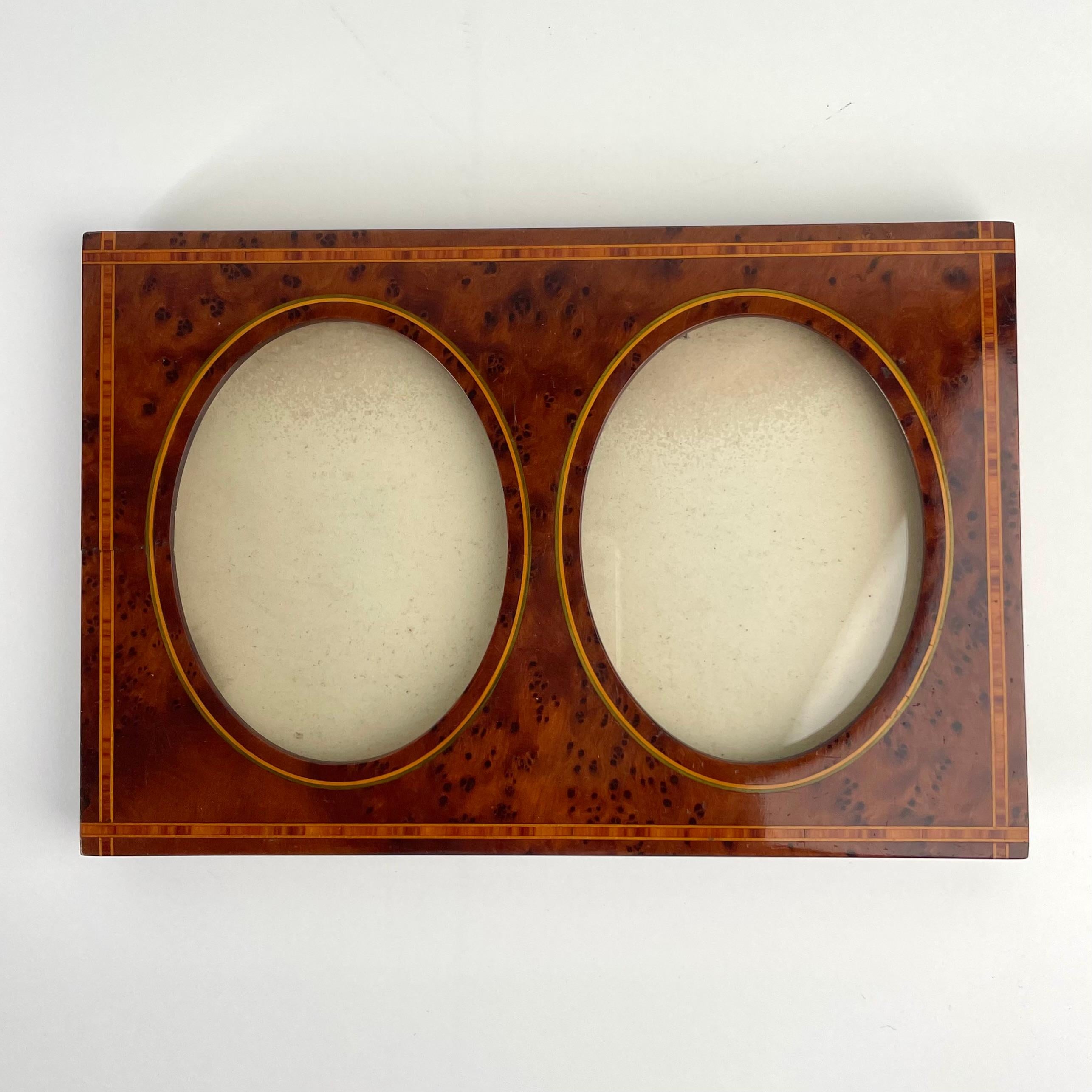 French Double Photo Frame in Thuja Root with Inlay, Early 20th Century For Sale 1