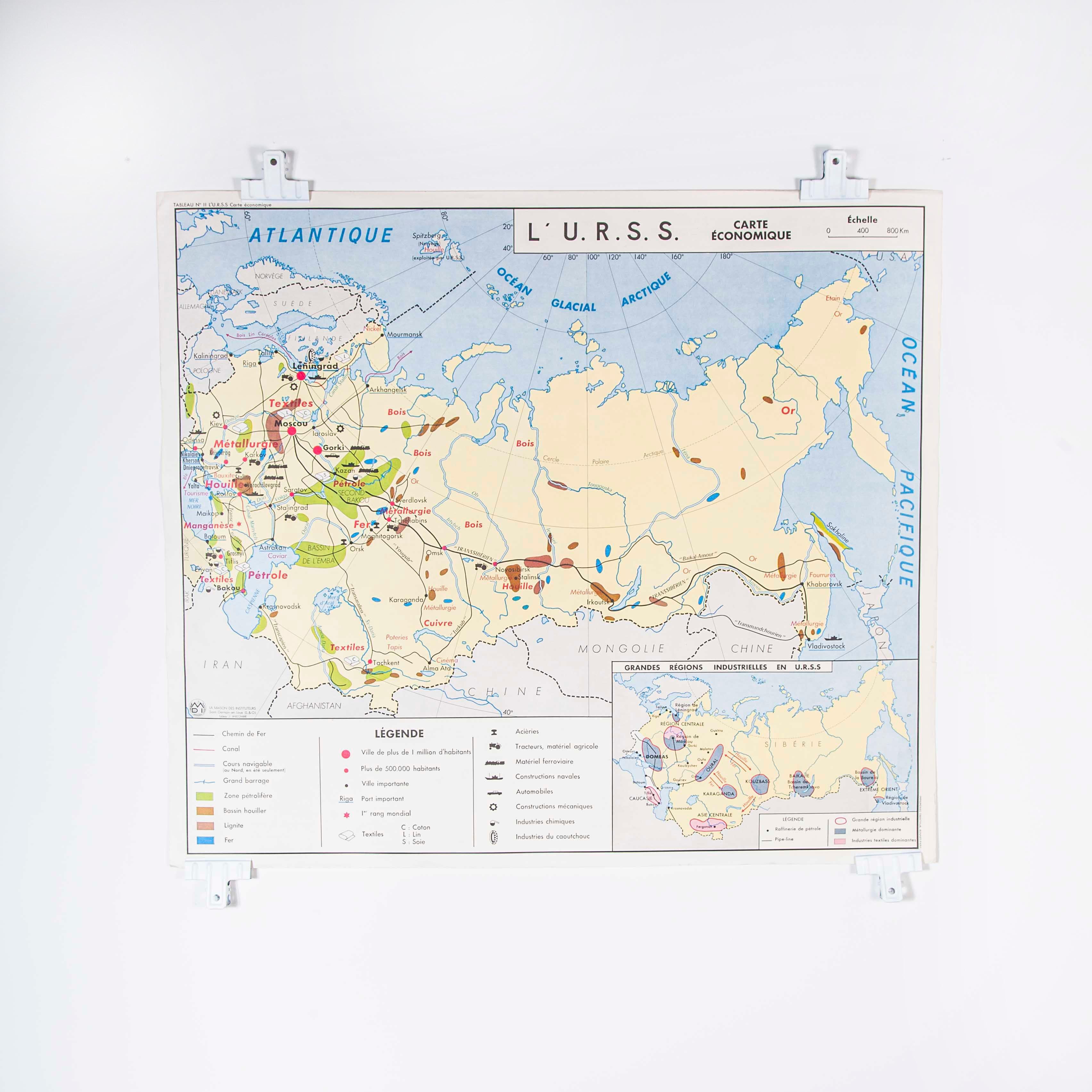 French Double Sided Educational School Poster of the Economies of USSR and China For Sale 3