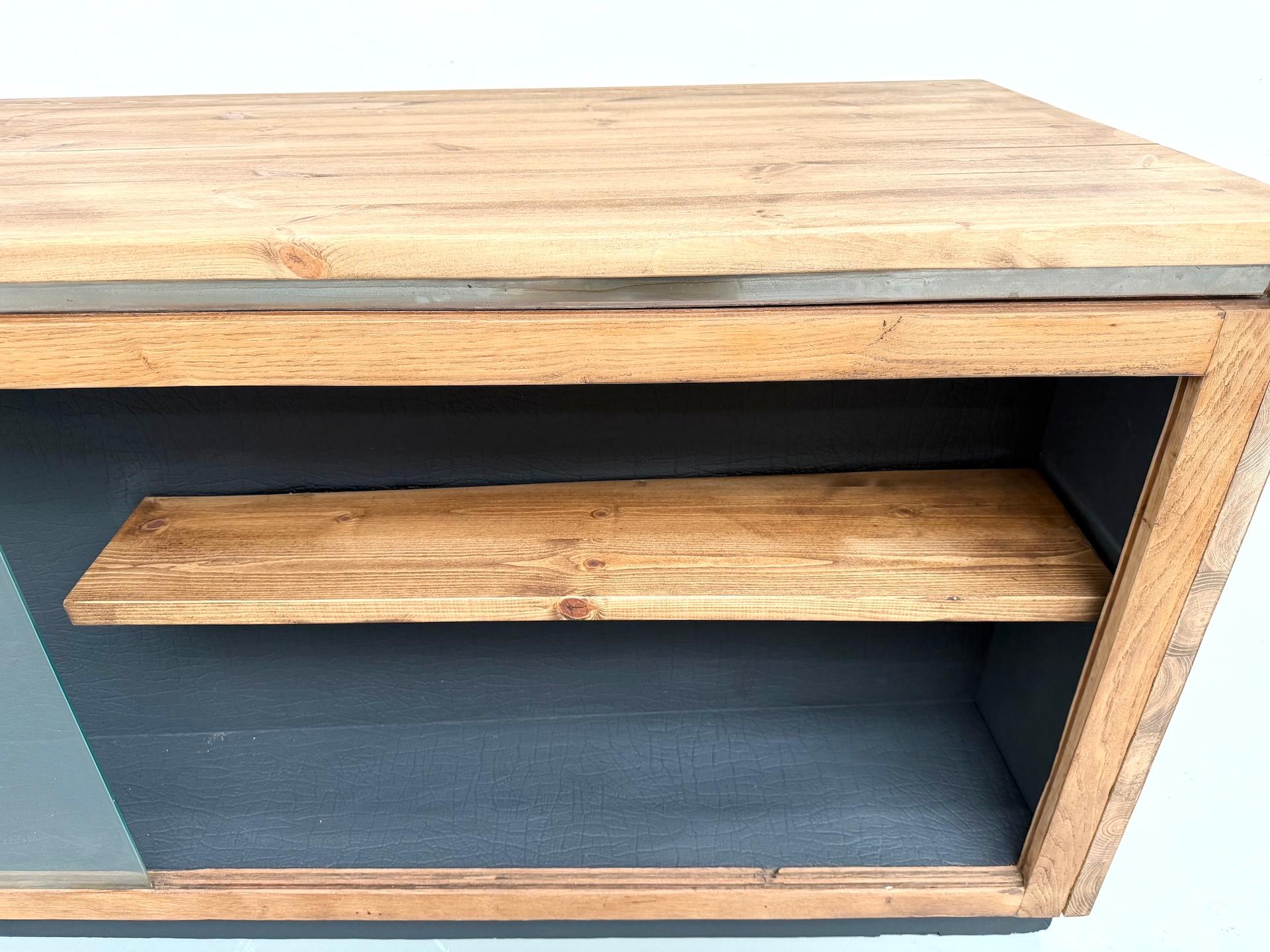 French double-sided shop counter in solid pine and oak, 1960s. For Sale 12