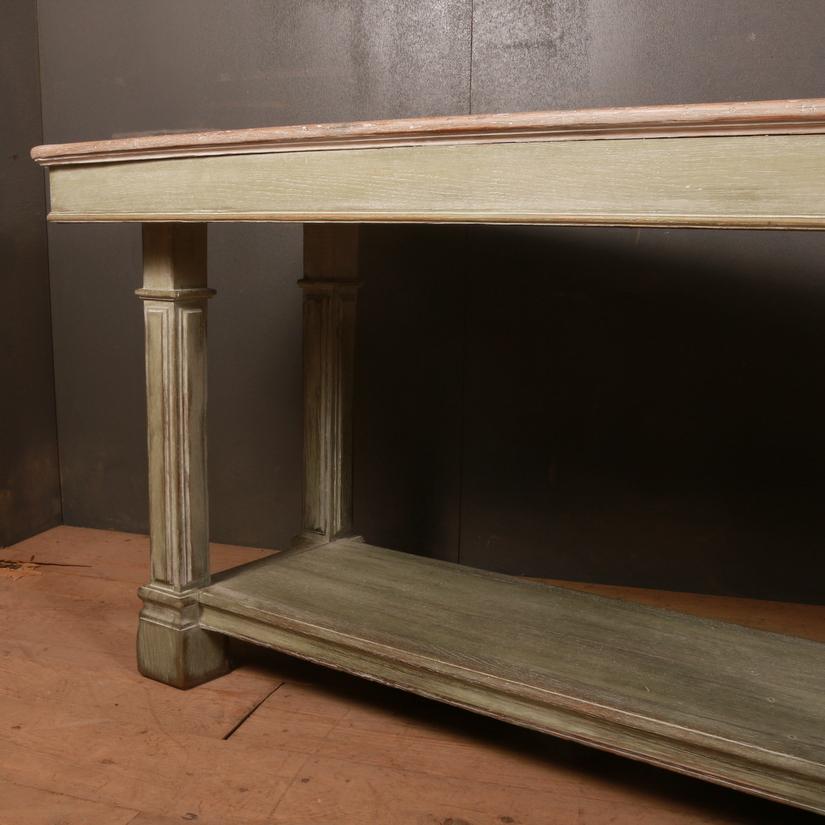 Guter antiker französischer Tisch aus dem 19. Jahrhundert, 1860

Abmessungen:
98 Zoll (249 cm) breit
27 Zoll (69 cm) tief
84 cm (33 Zoll) hoch.

 