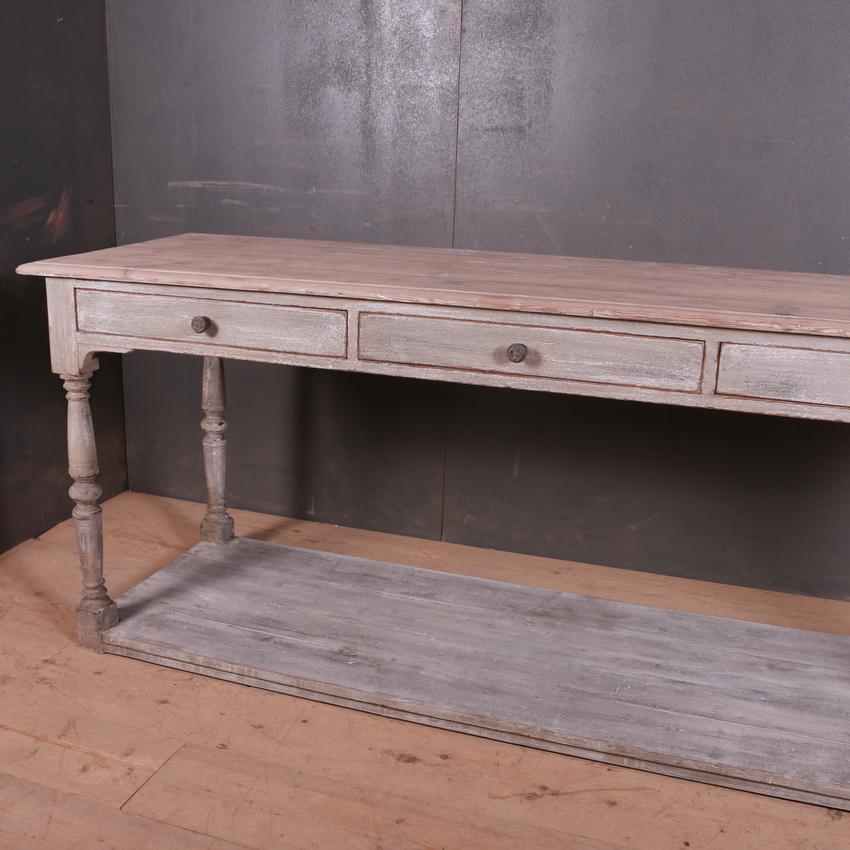 Late 19th century French three-drawer drapers table. Scrubbed old pine top, 1890.

Dimensions:
76.5 inches (194 cms) wide
25.5 inches (65 cms) deep
32 inches (81 cms) high.