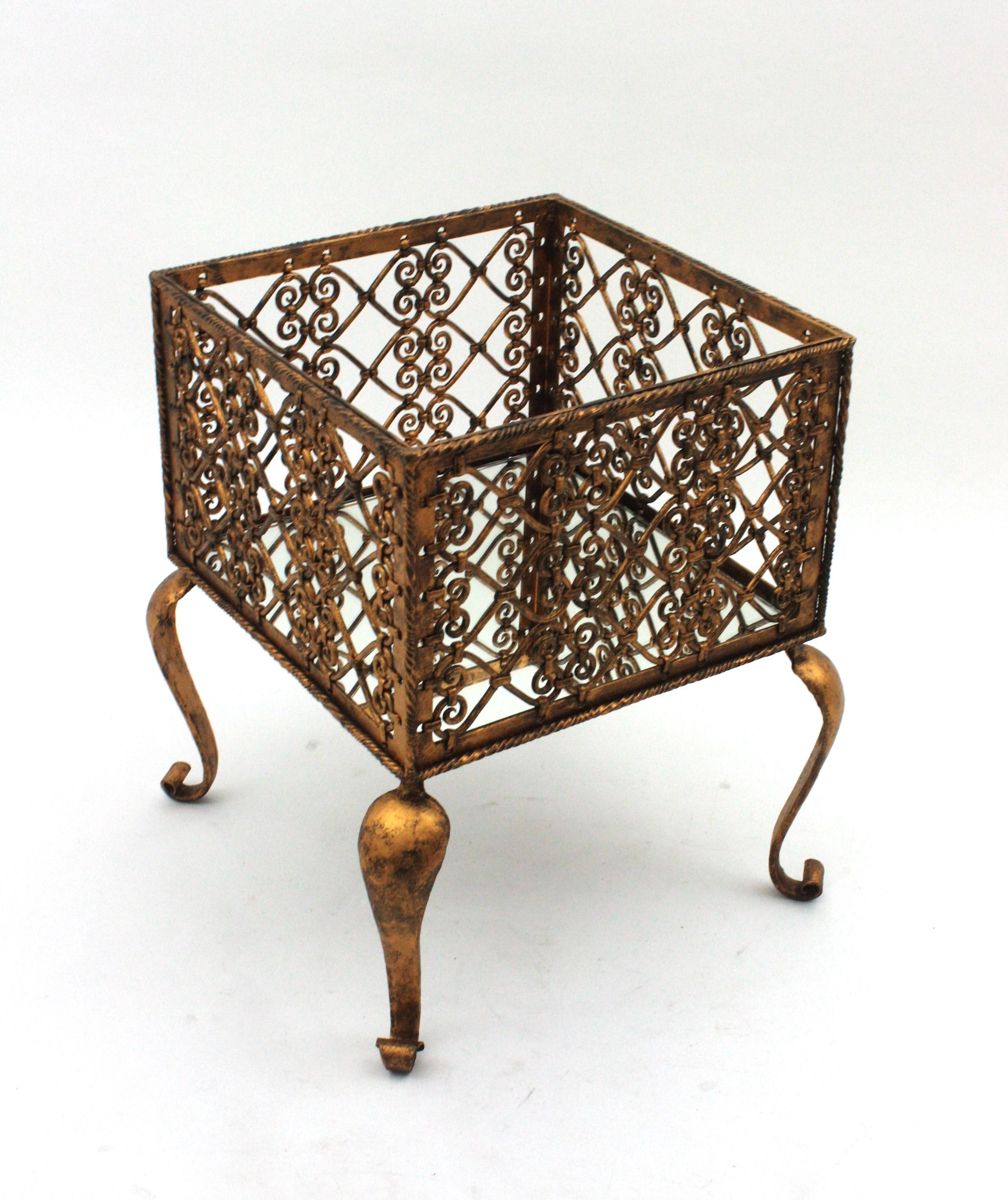French Drinks Stand Dry Bar in Gilt Wrought Iron  For Sale 5