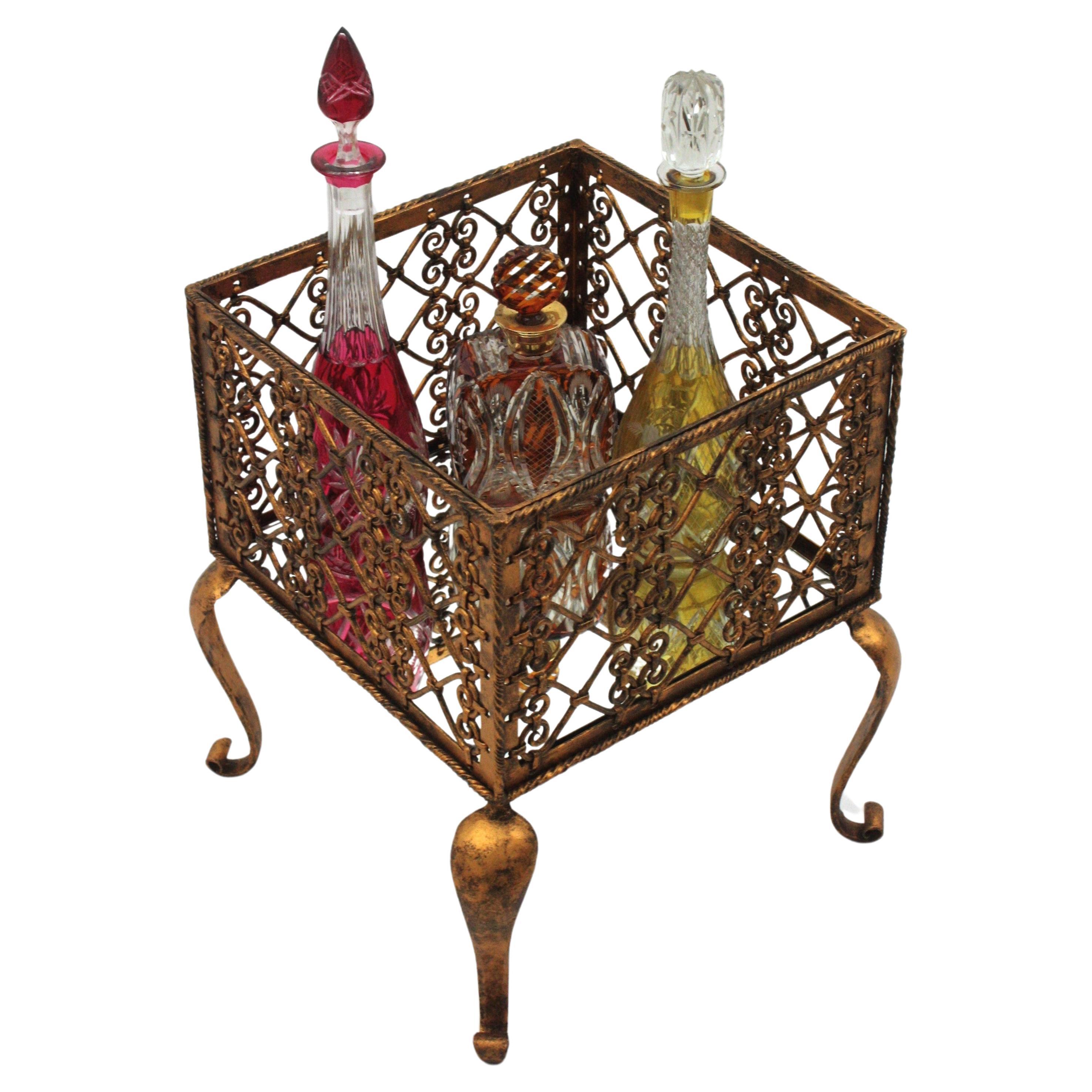Scrollwork Wrought iron lattice drinks stand / Side Table / Planter, France, 1930s
This stylish squared gilt iron jardinière / stand has filigree scroll lattice panels and cabriole legs
The side panels are richly decorated by iron scroll lattice