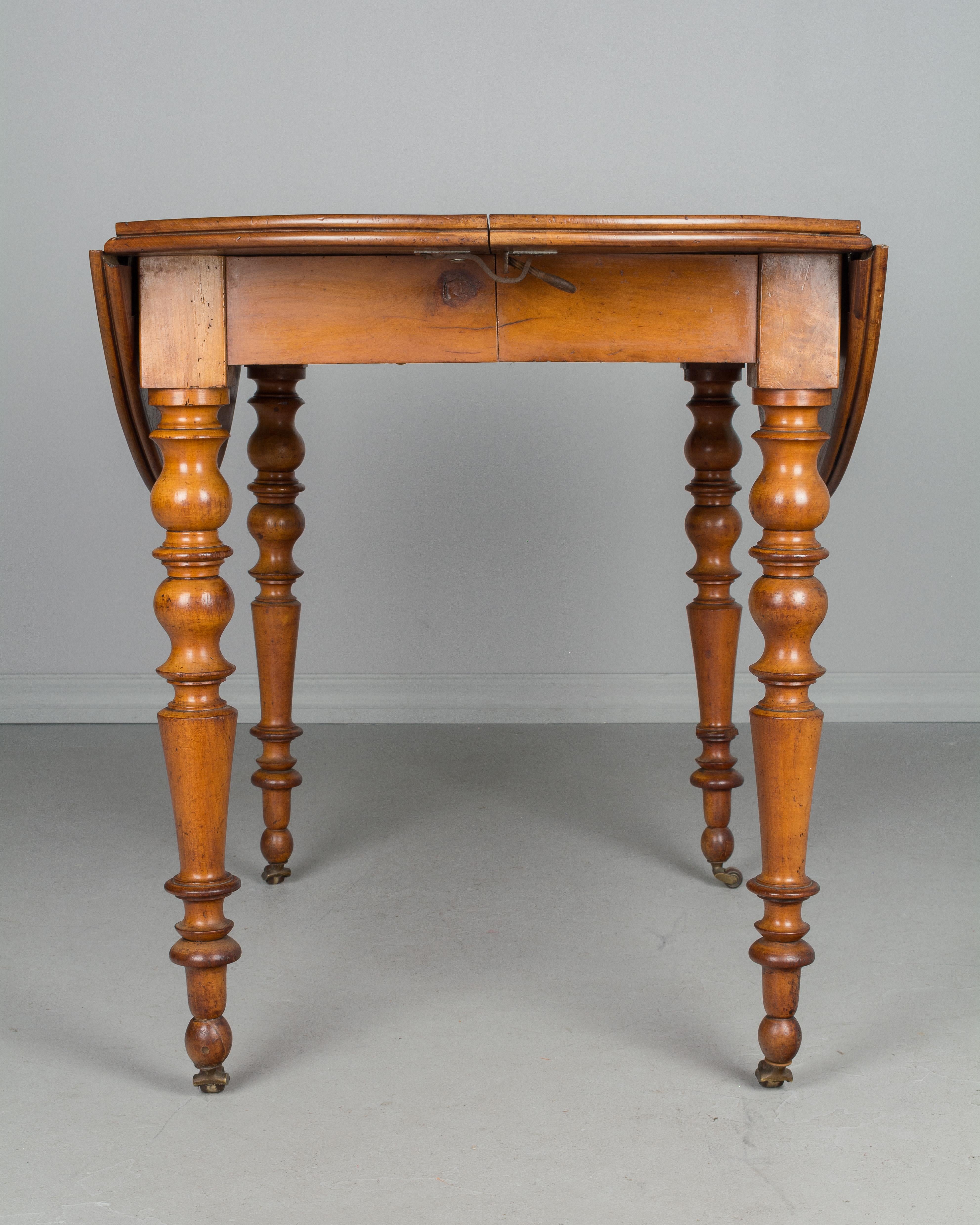 French Drop-Leaf Dining Table im Zustand „Gut“ in Winter Park, FL